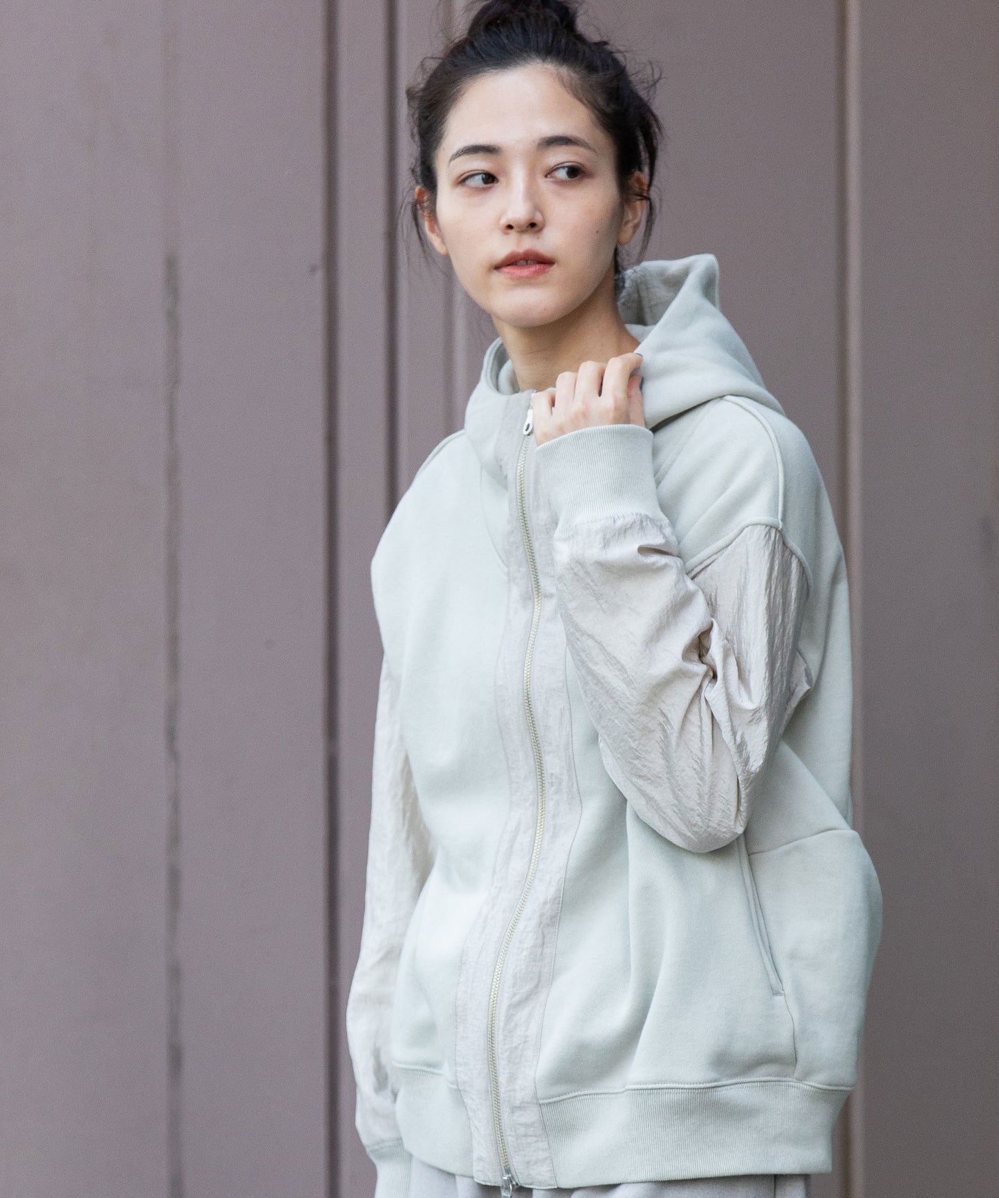 裏毛×ナイロンジップアップフーディー