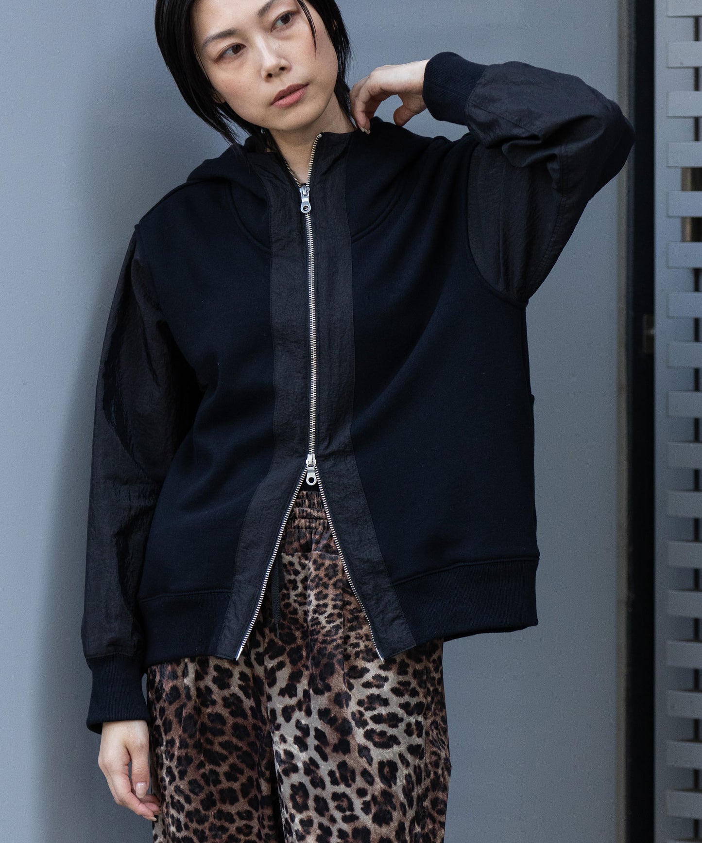裏毛×ナイロンジップアップフーディー