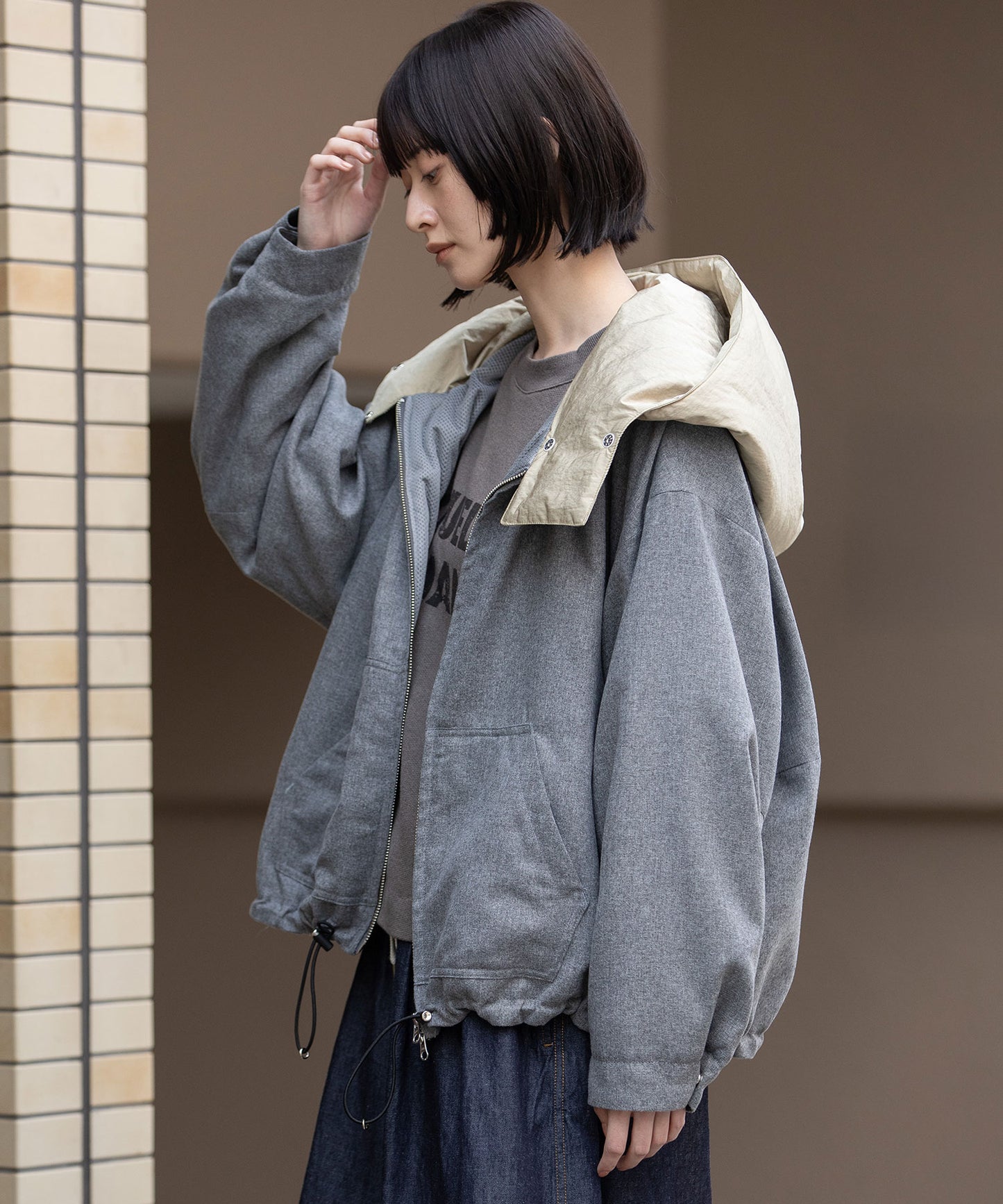 【軽量】【保温性】【吸水・速乾性】梳毛調合繊×ツイル×octaフーデットブルゾン