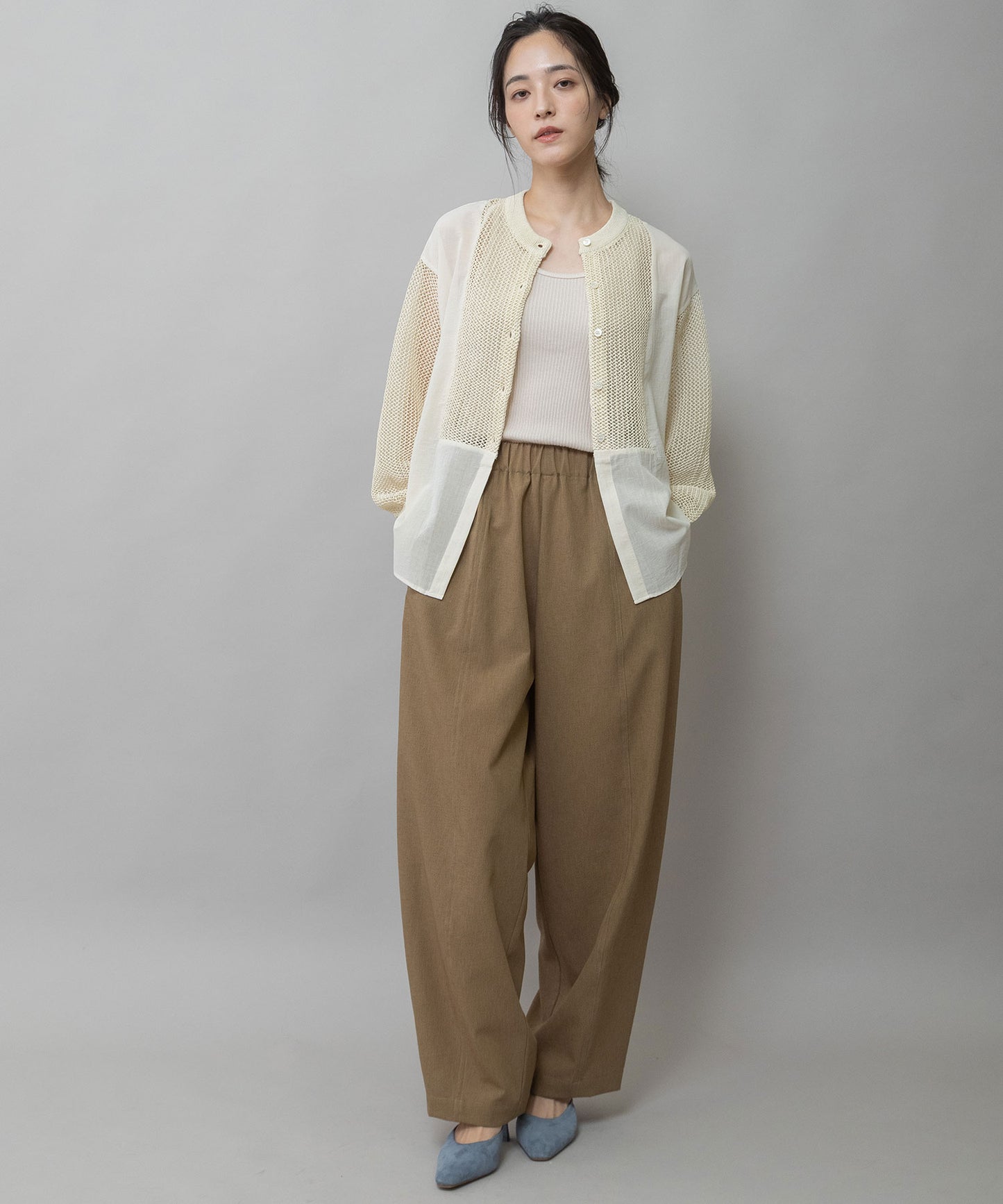 スカシ編みニット×コットンボイルドッキングシャツ