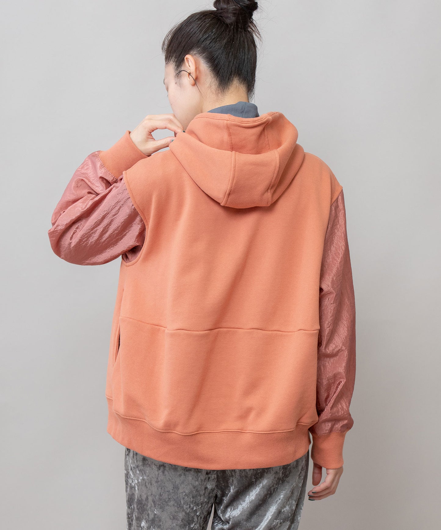 裏毛×ナイロンジップアップフーディー