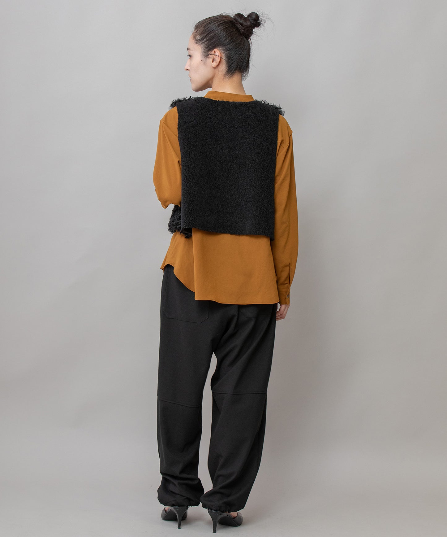カーリーフェイクファー×シープボアリバーシブルジレ