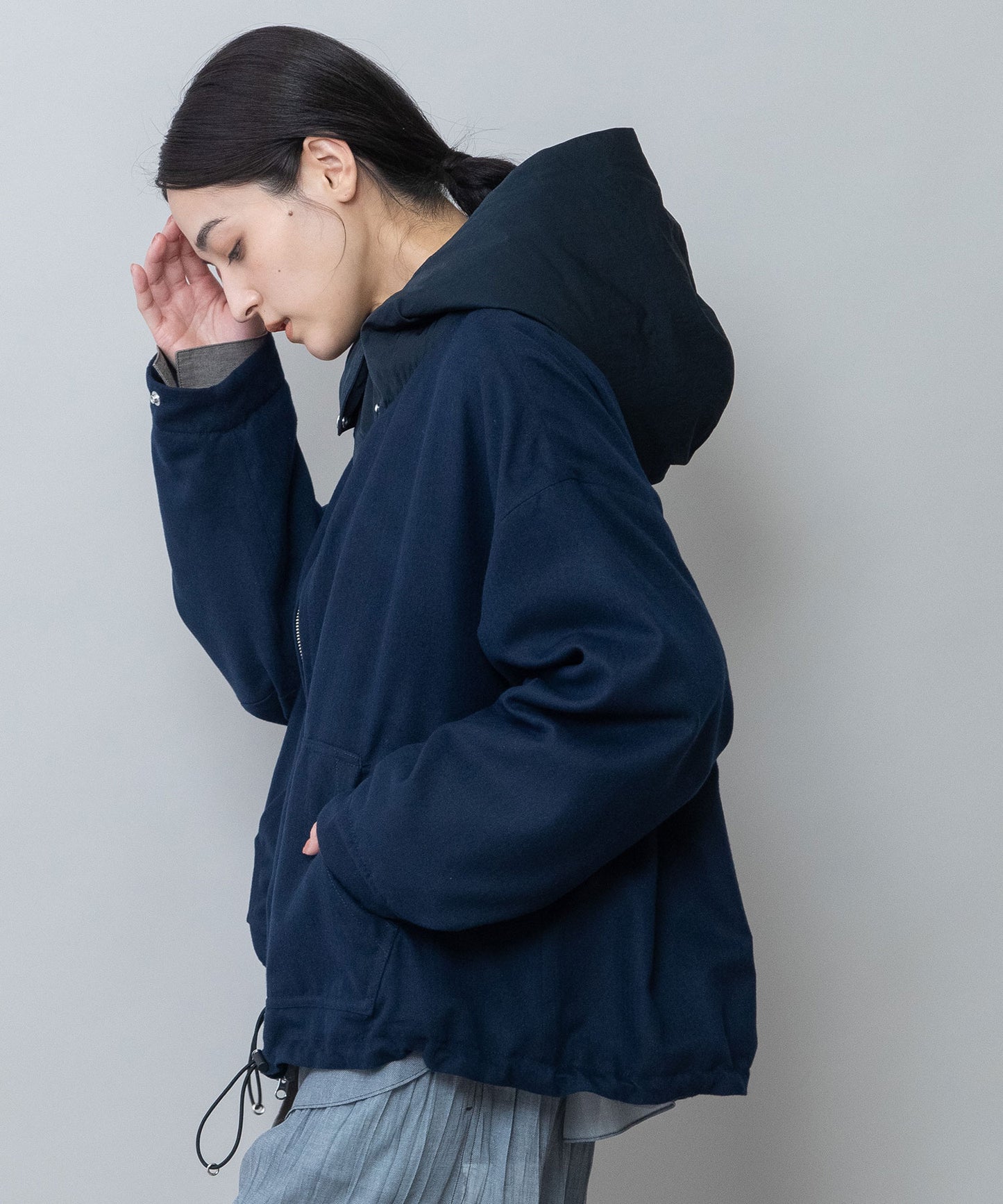 【軽量】【保温性】【吸水・速乾性】梳毛調合繊×ツイル×octaフーデットブルゾン