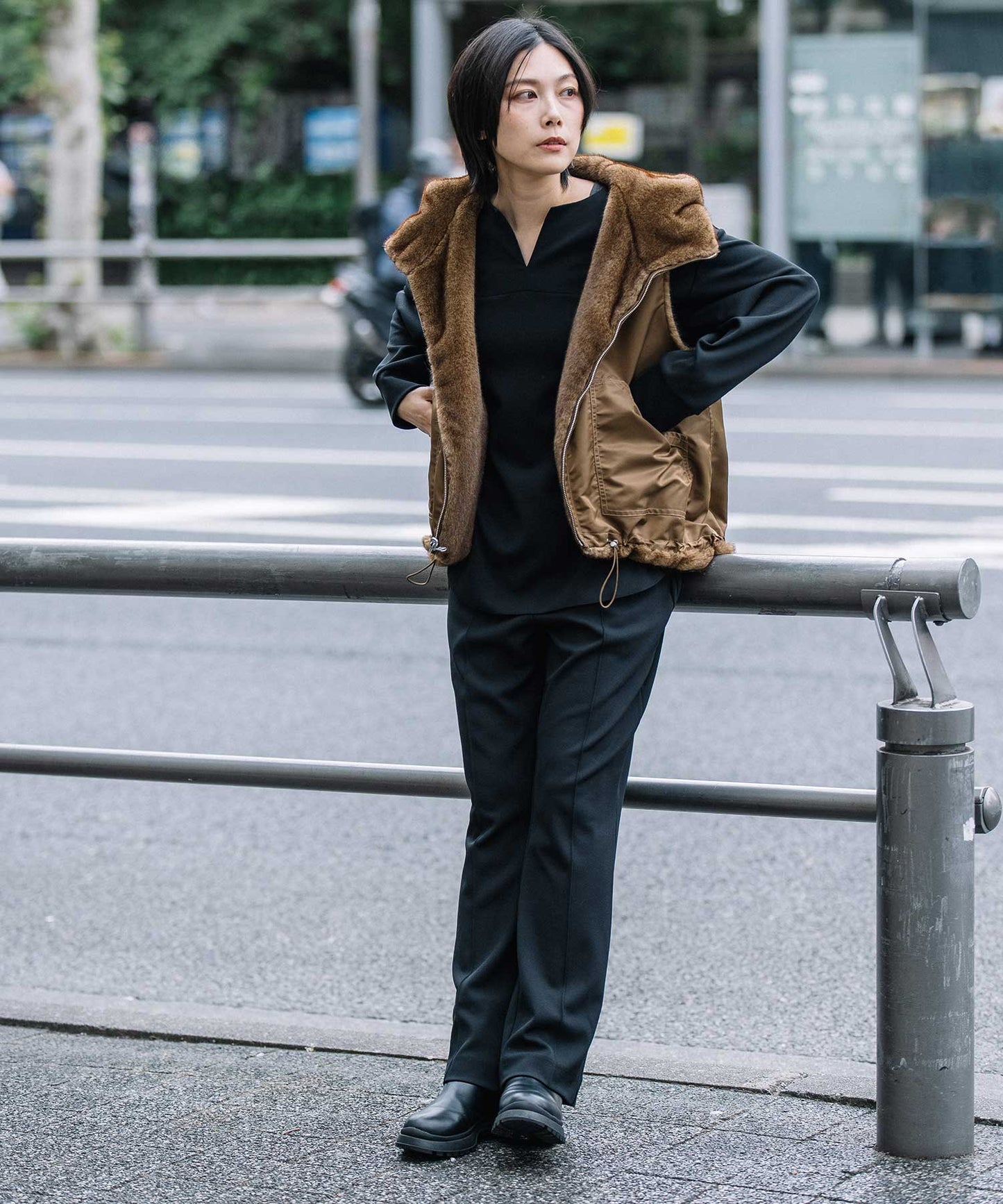 フェイクミンク×ナイロンツイル リバーシブルベスト