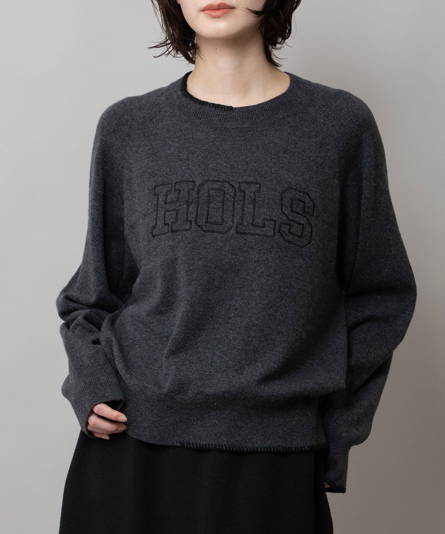 12GG天竺編みソフトニットロゴ刺繍プルオーバー