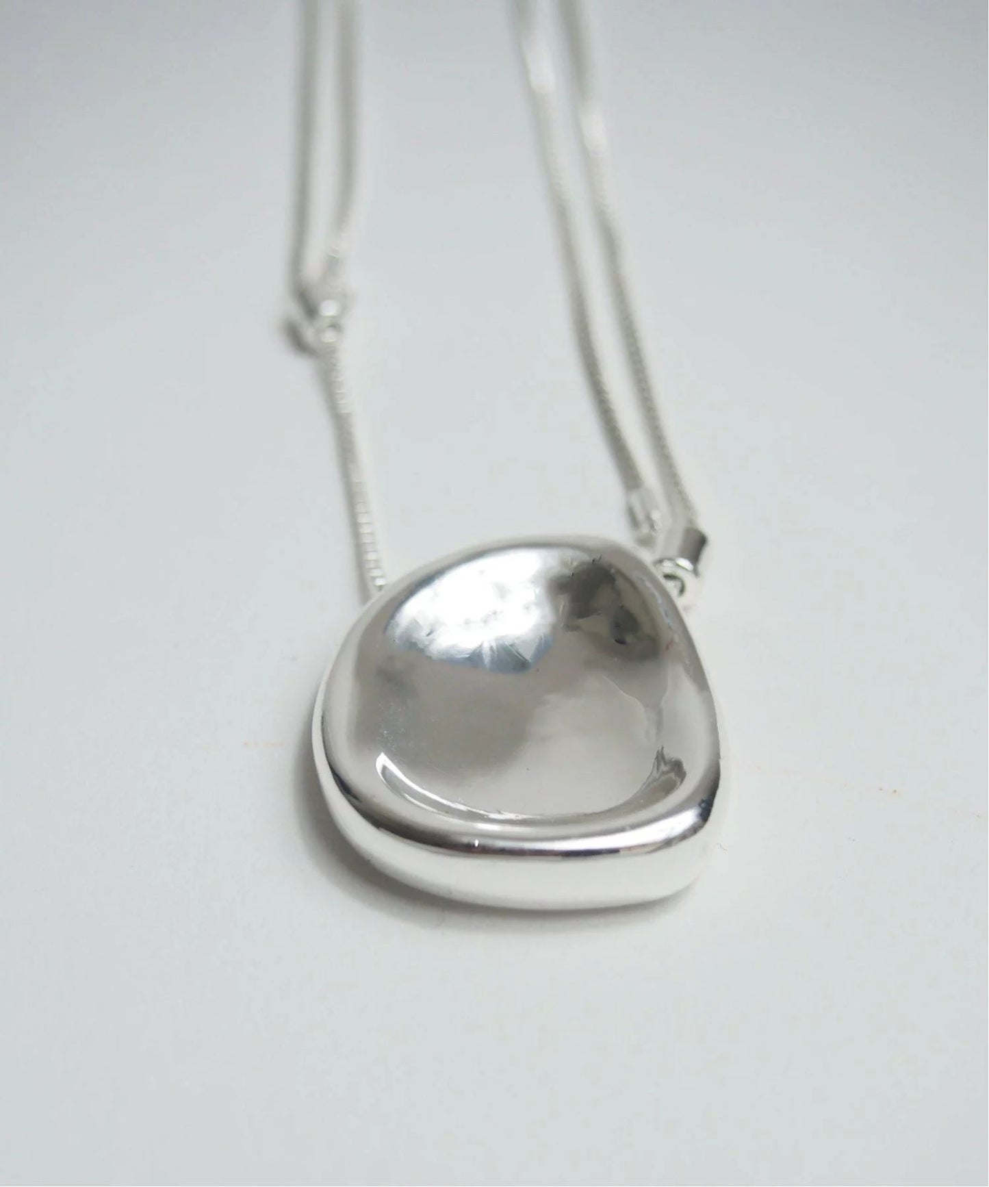 バンプモチーフネックレス