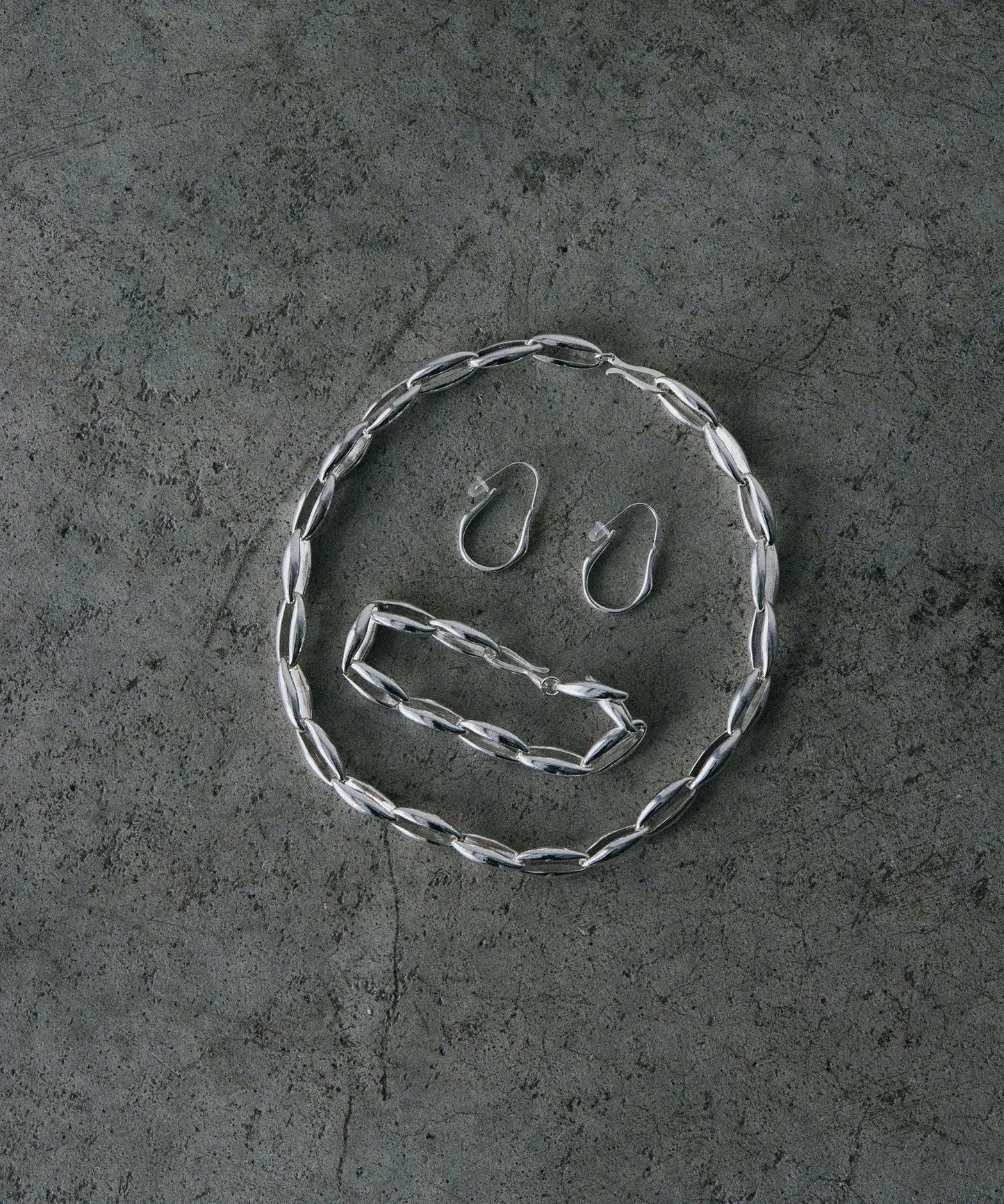 キャラクタリスティックチェーンネックレス