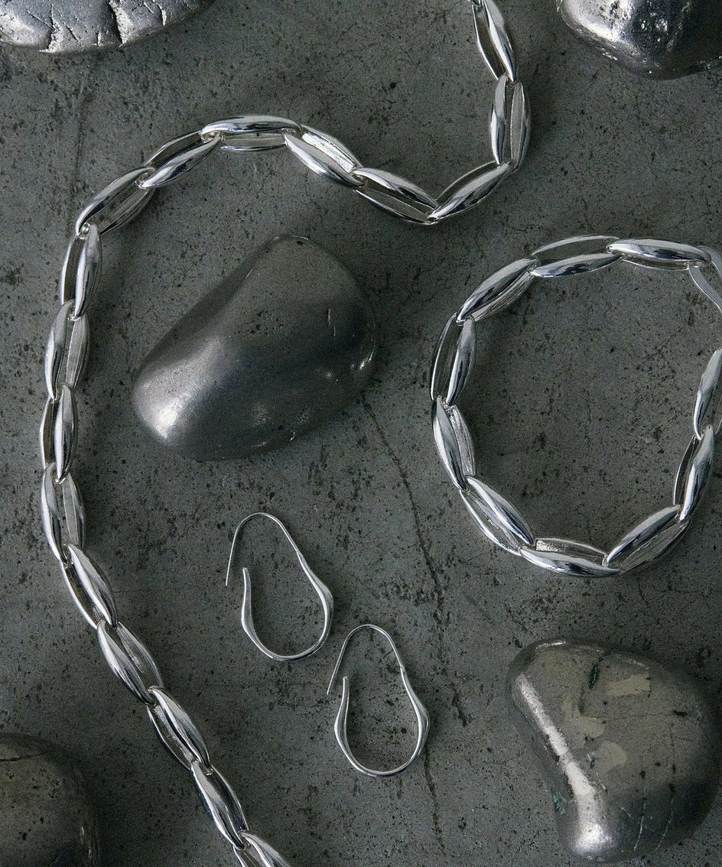 キャラクタリスティックチェーンブレスレット