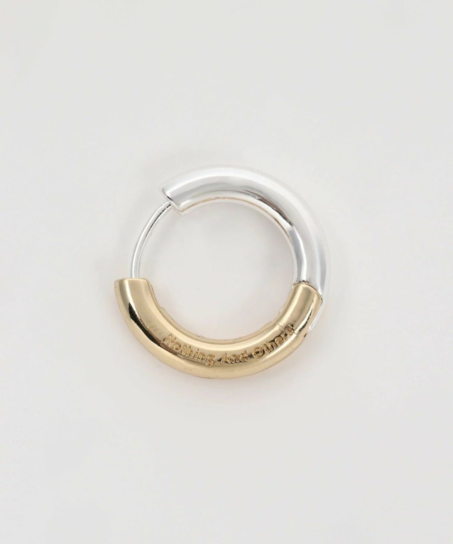 マルチファセテッドフープピアス