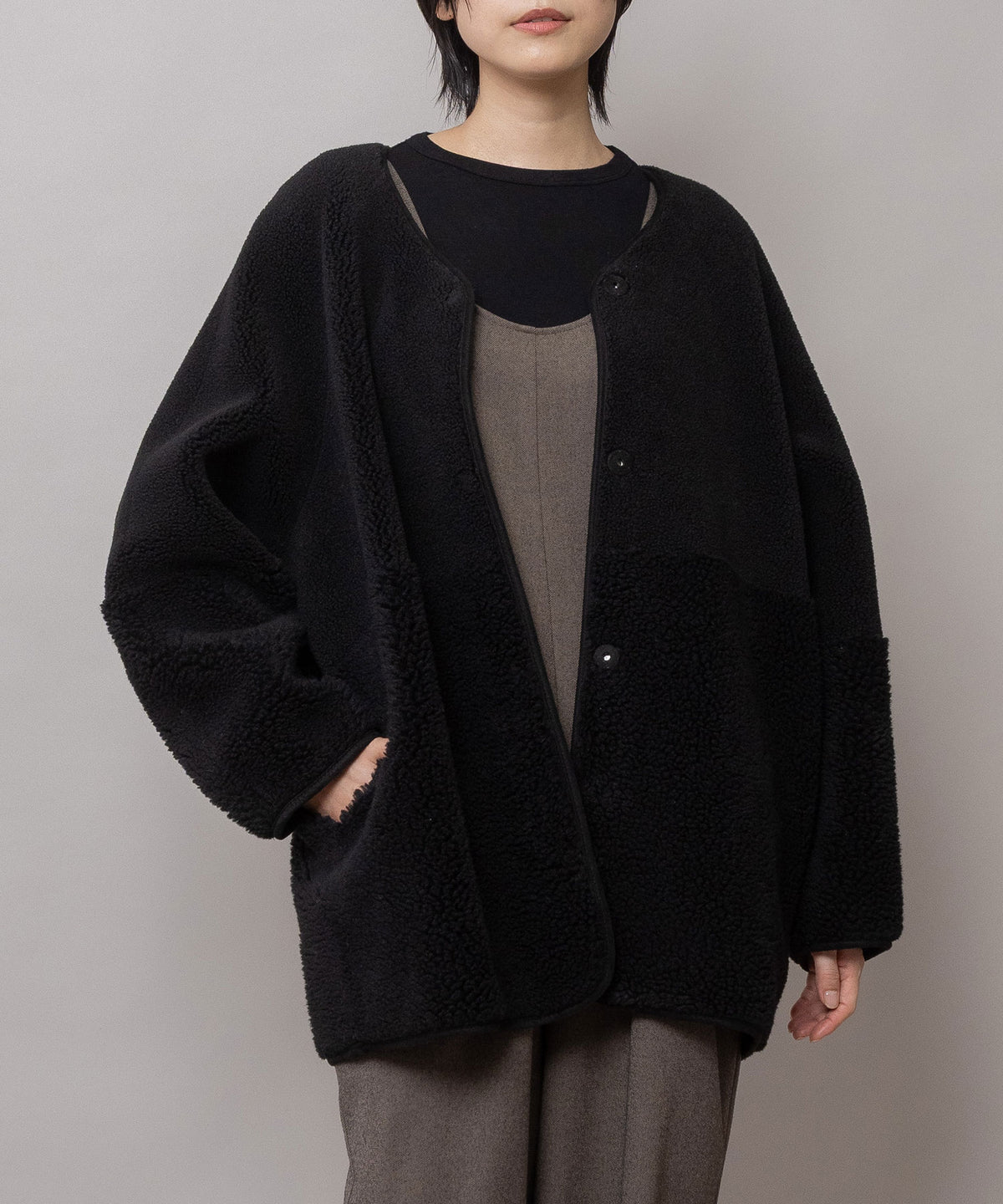 ウールシープボアムートンリバーシブルノーカラーコート