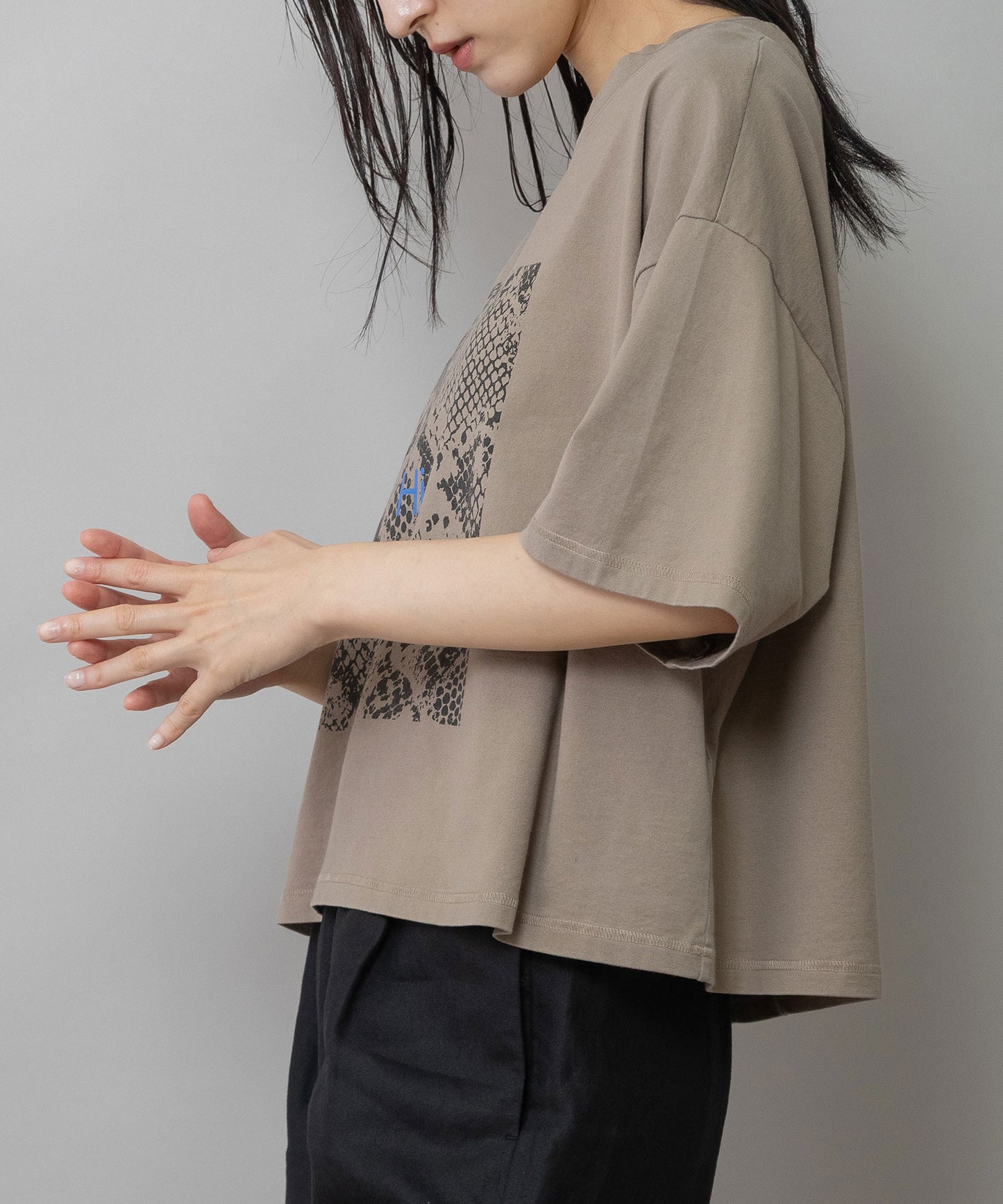 コットンジャージパイソン柄プリントTシャツ