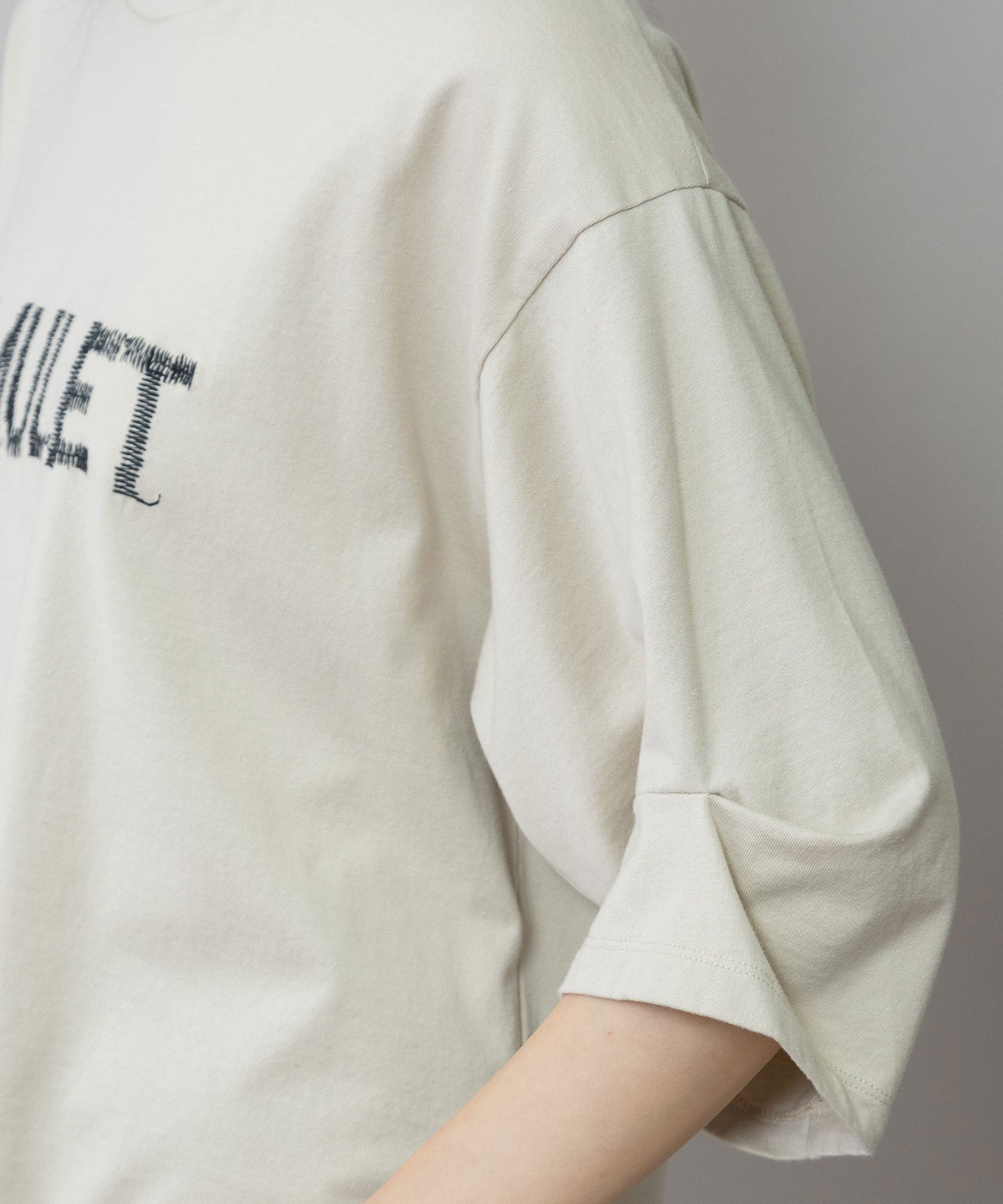 コットンジャージロゴ刺繍Tシャツ