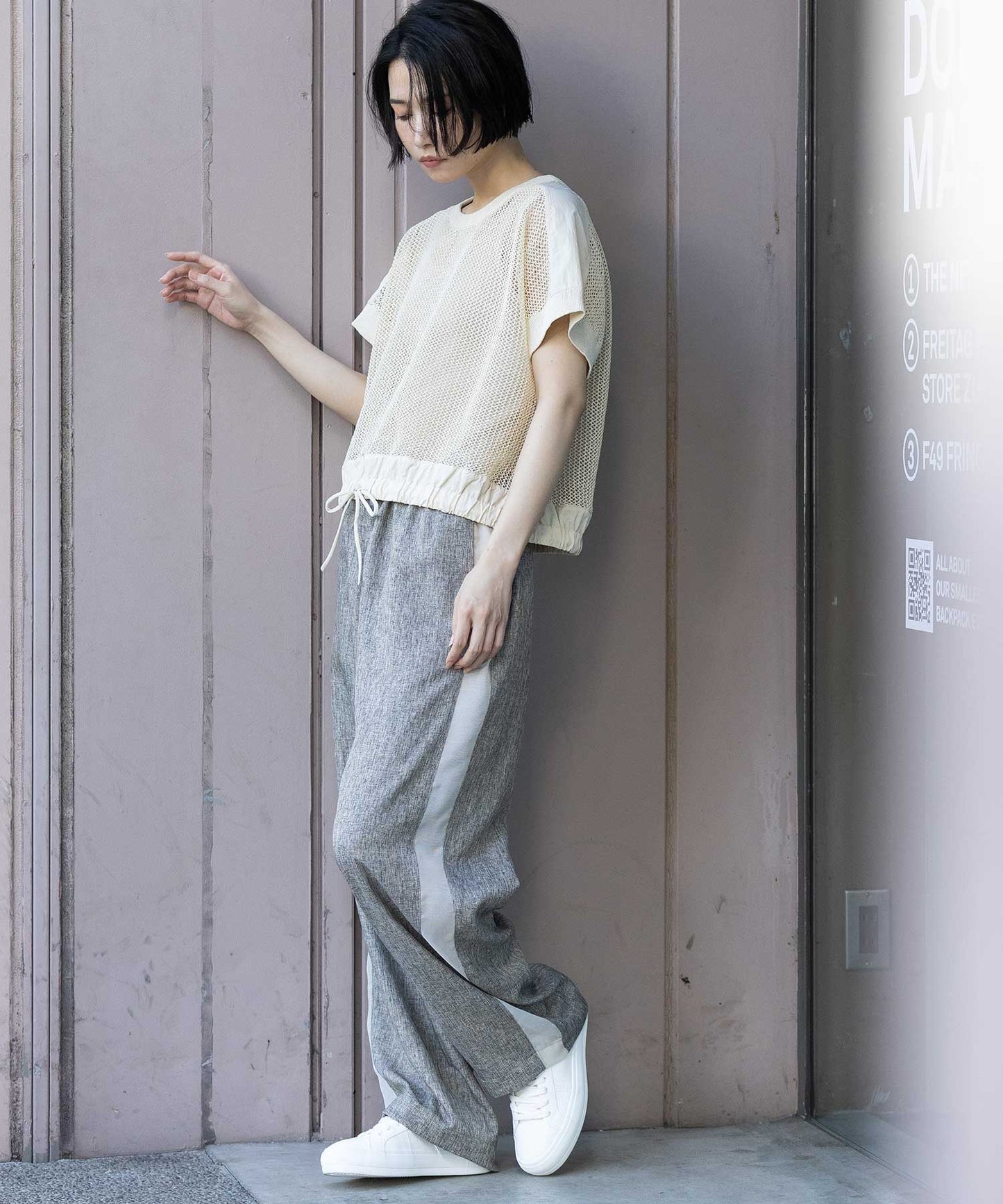 スカシ編みニット×タフタドッキングショートプルオーバー