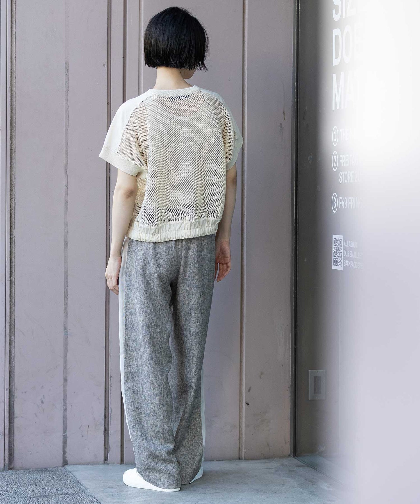 スカシ編みニット×タフタドッキングショートプルオーバー