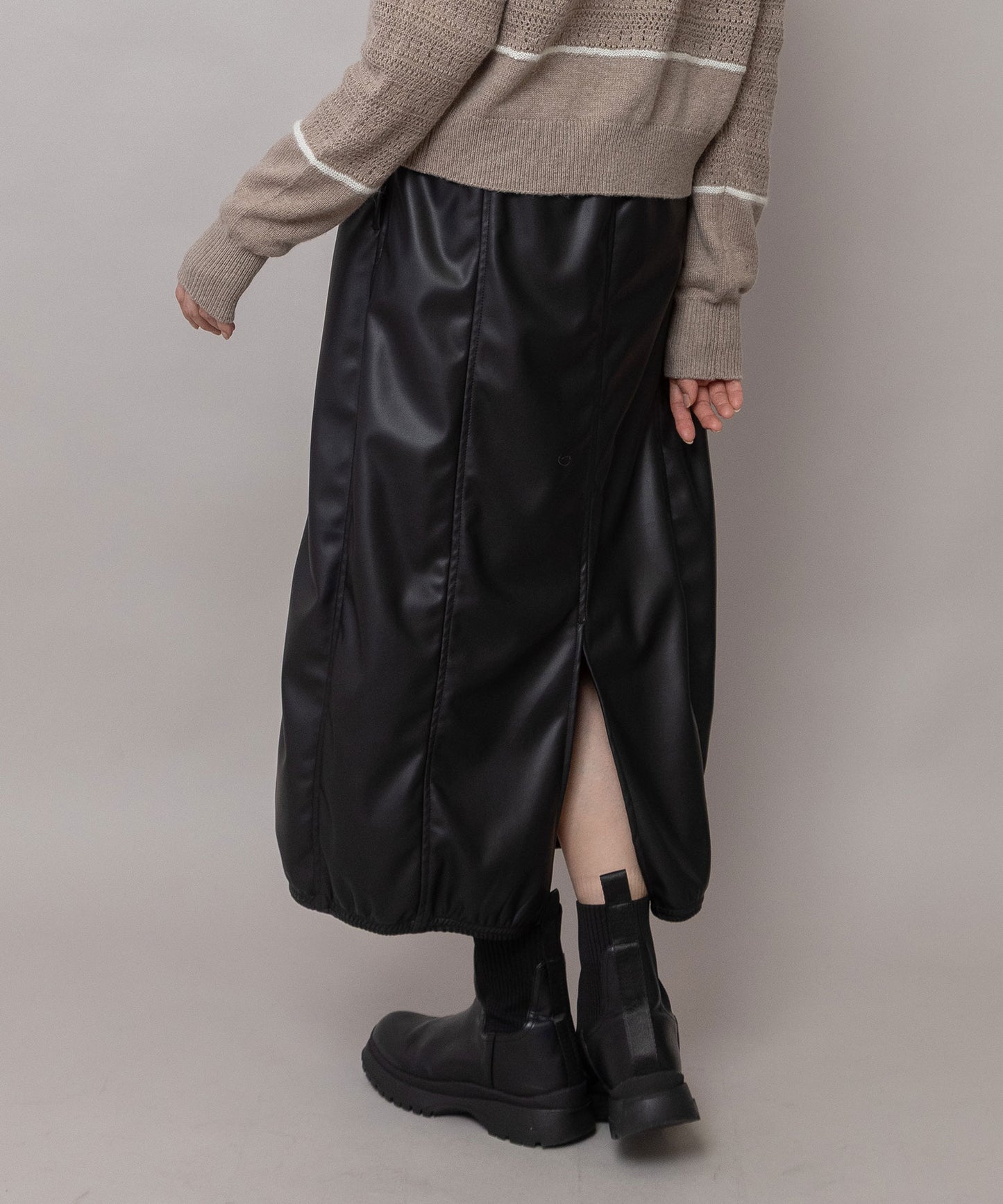 フェイクレザー イージーバレルスカート