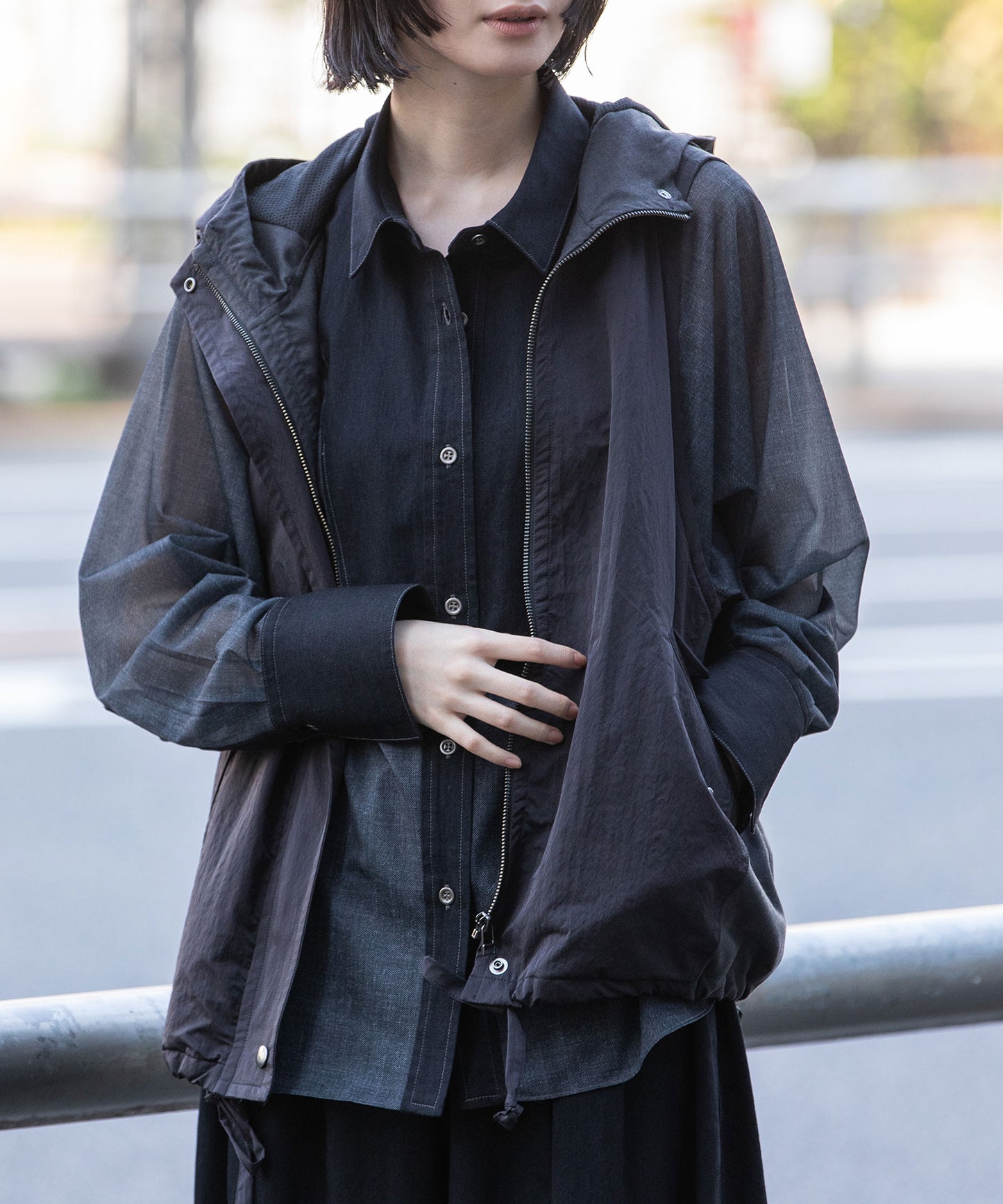 【軽量】【イージーケア】【吸水・速乾性】ツイル×梳毛調合繊×octaフーデットジレ