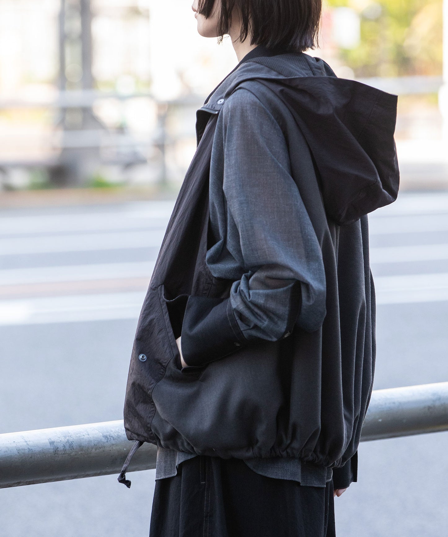 【軽量】【イージーケア】【吸水・速乾性】ツイル×梳毛調合繊×octaフーデットジレ