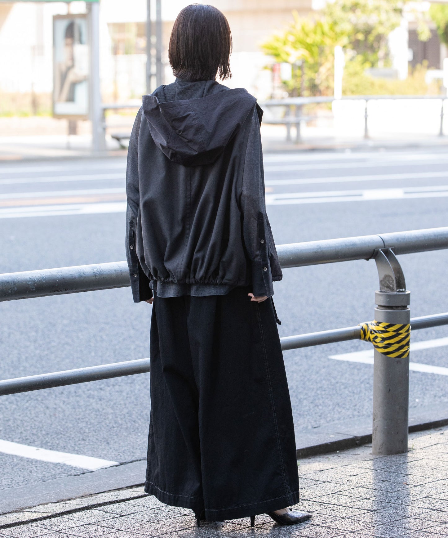 【軽量】【イージーケア】【吸水・速乾性】ツイル×梳毛調合繊×octaフーデットジレ