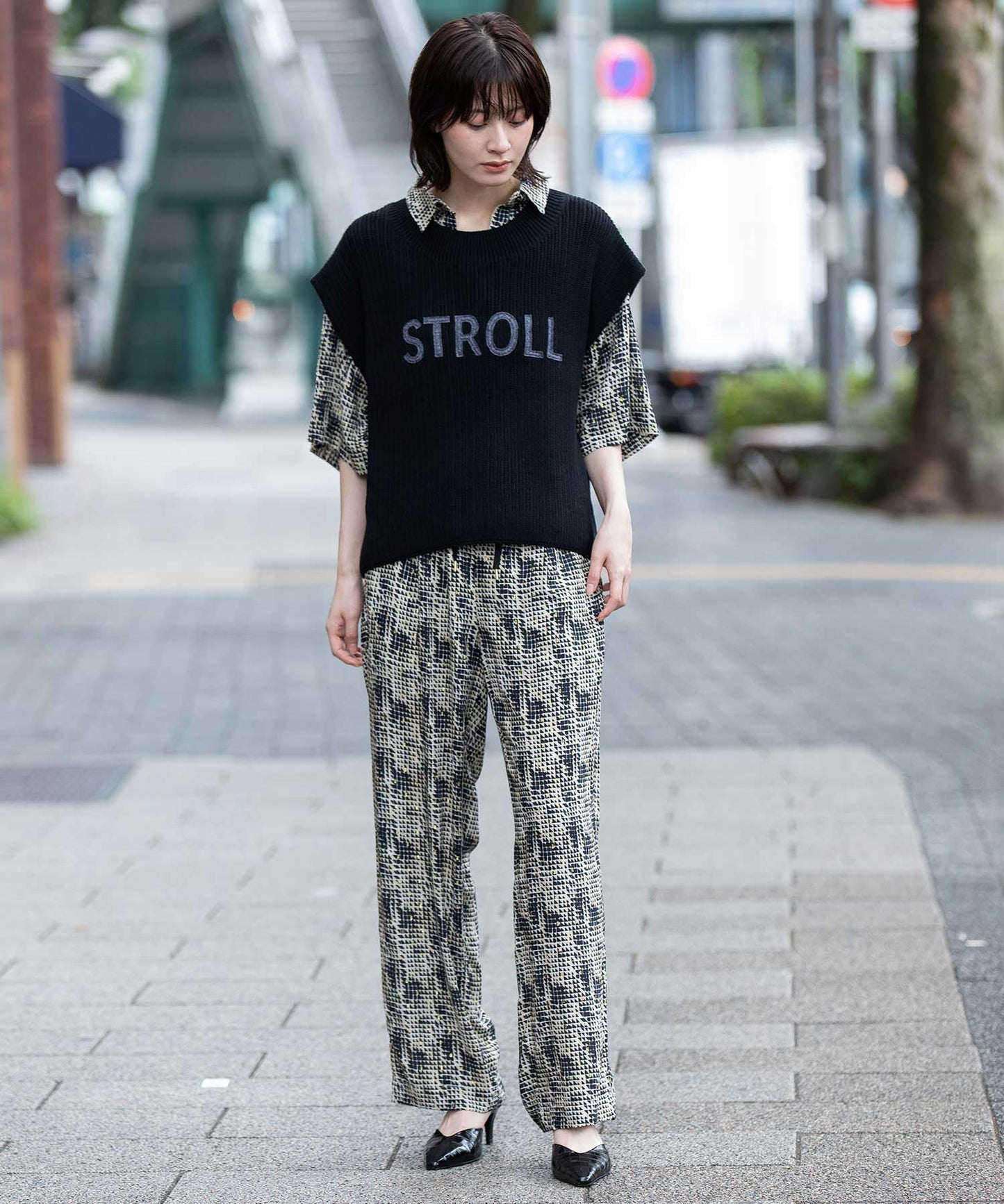 7GG片畦編みニットロゴ刺繍ジレ