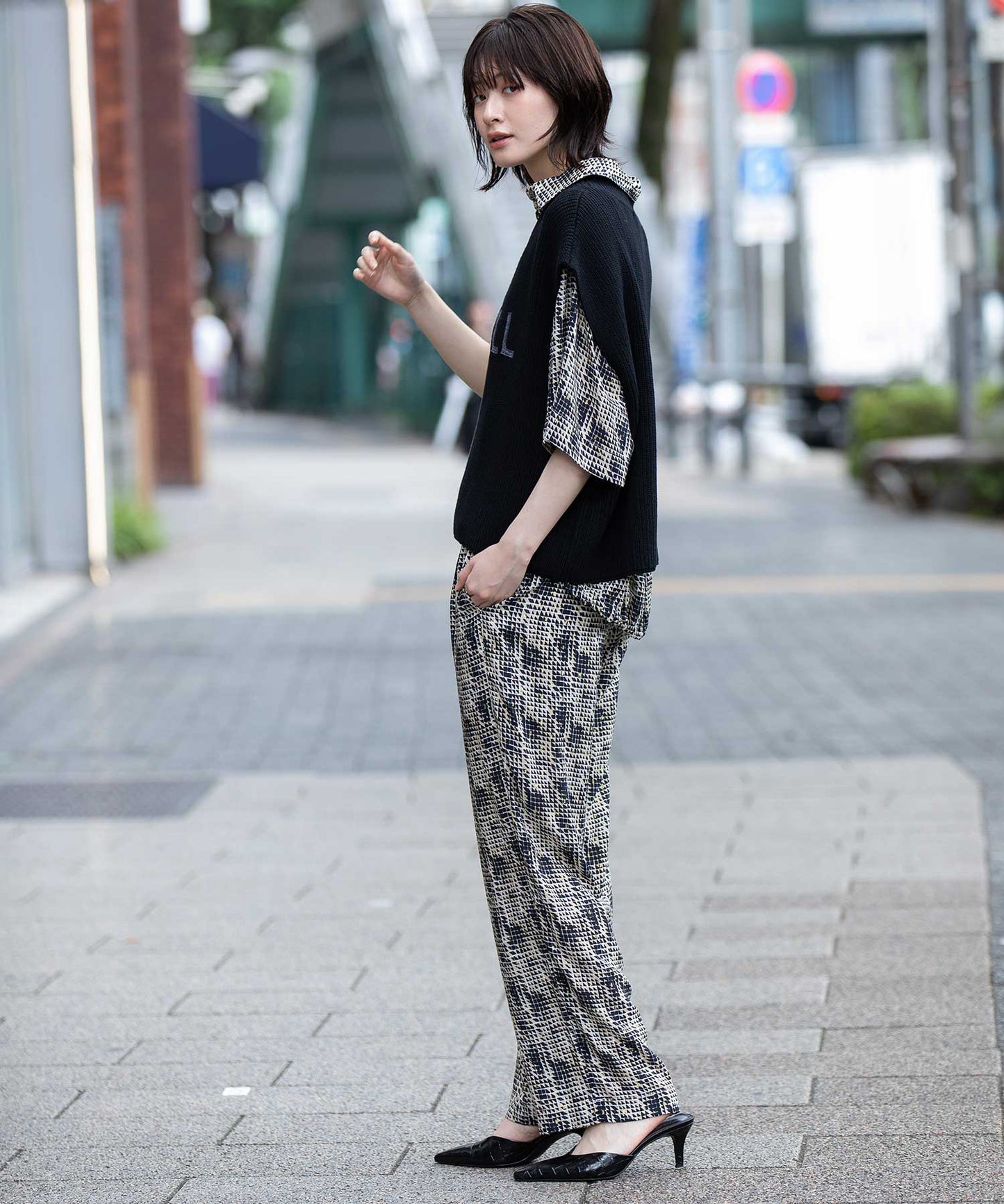 7GG片畦編みニットロゴ刺繍ジレ