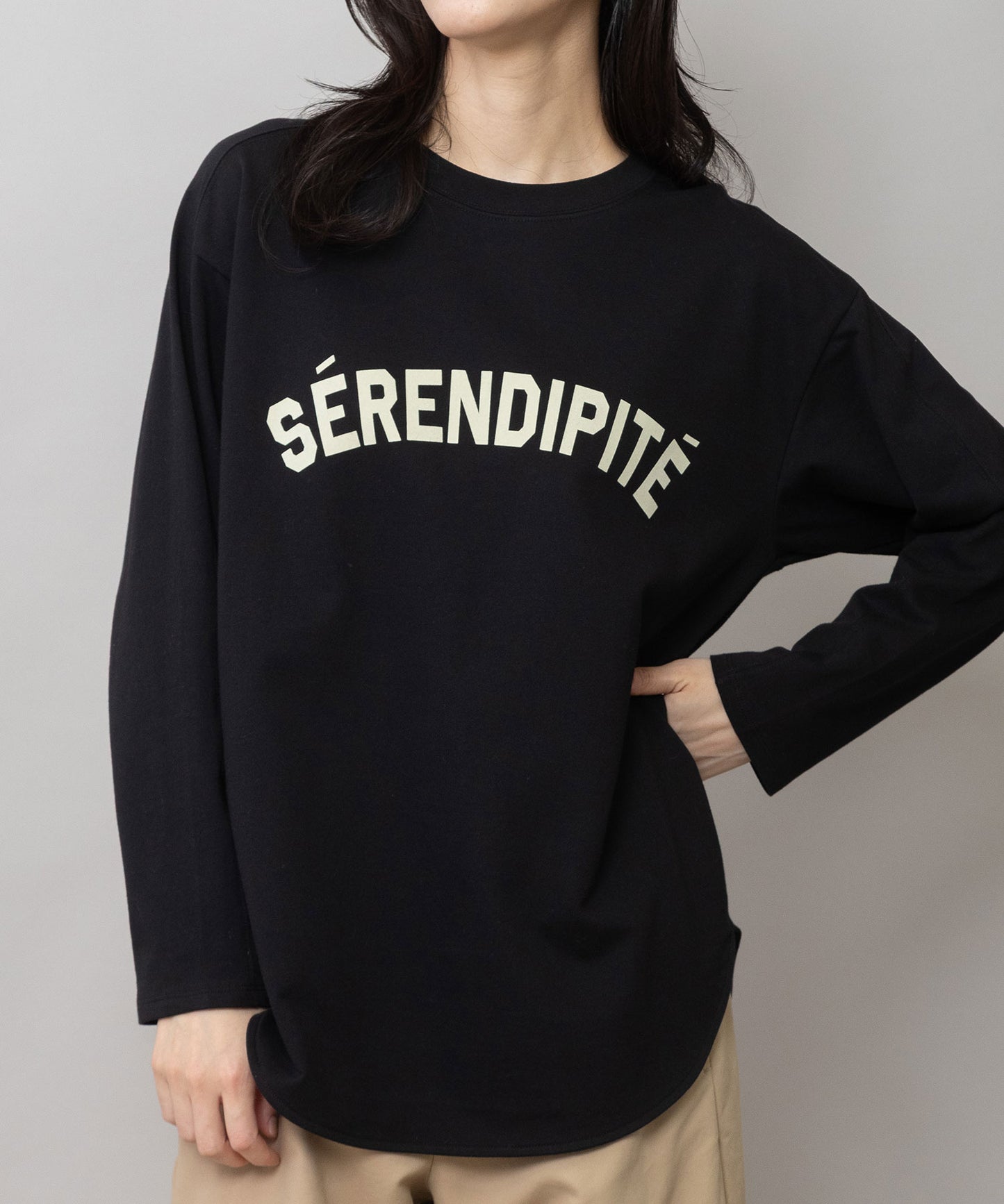 ロゴプリント ラウンドヘムロングTシャツ