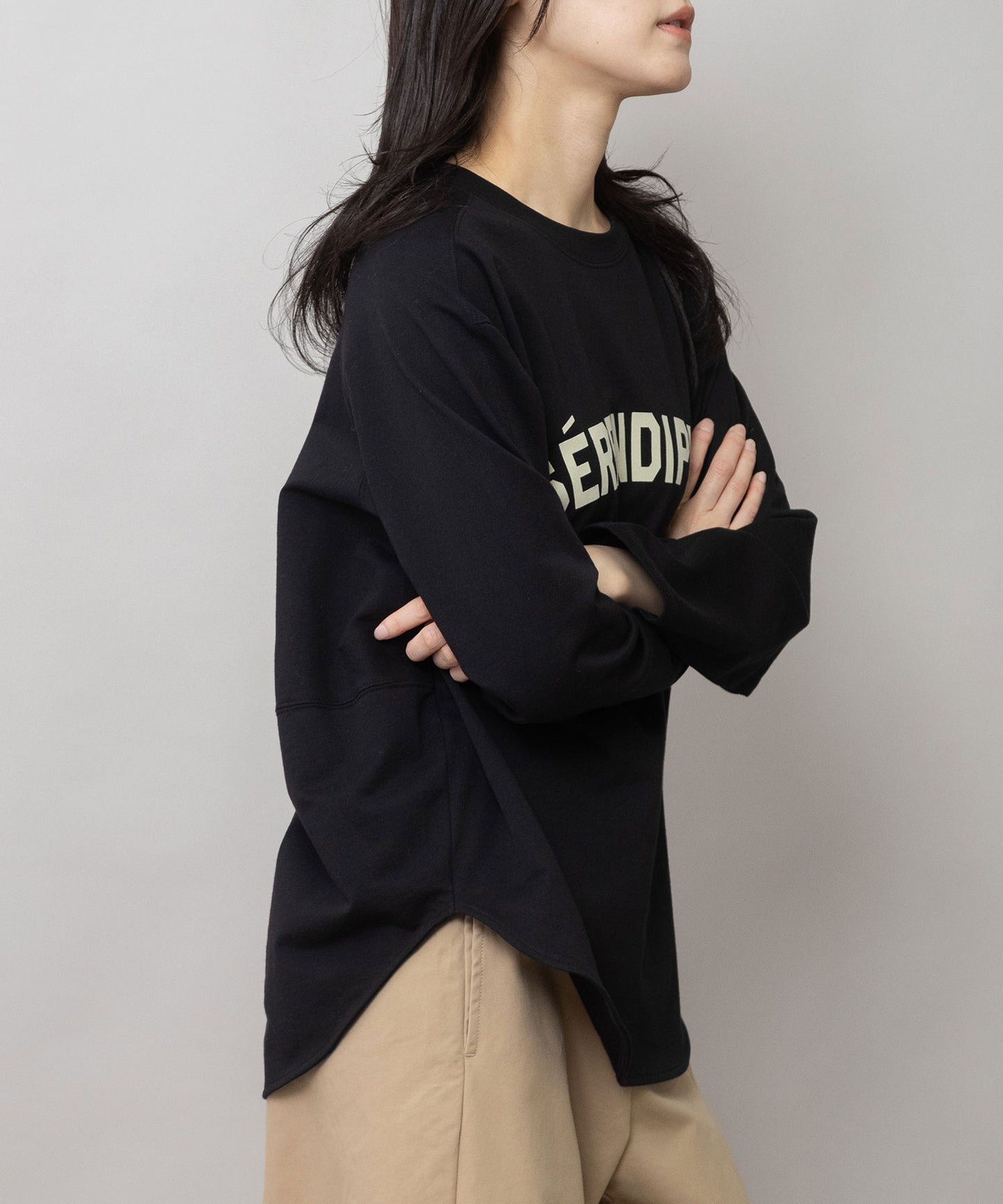 ロゴプリント ラウンドヘムロングTシャツ