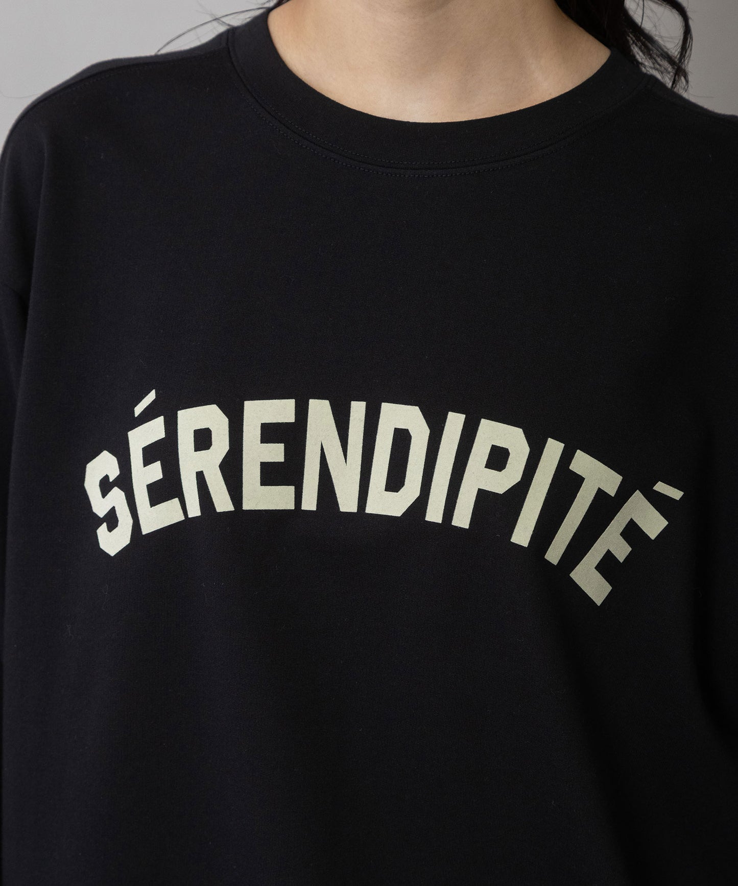 ロゴプリント ラウンドヘムロングTシャツ
