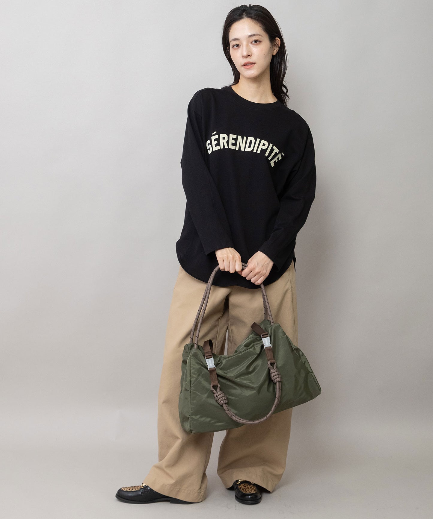 ロゴプリント ラウンドヘムロングTシャツ