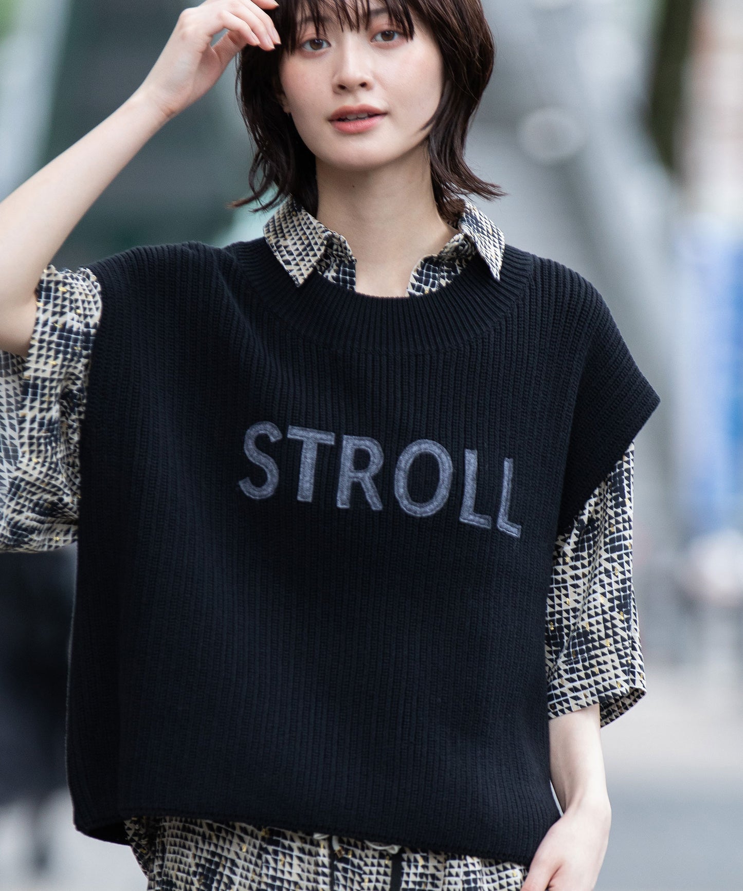 7GG片畦編みニットロゴ刺繍ジレ