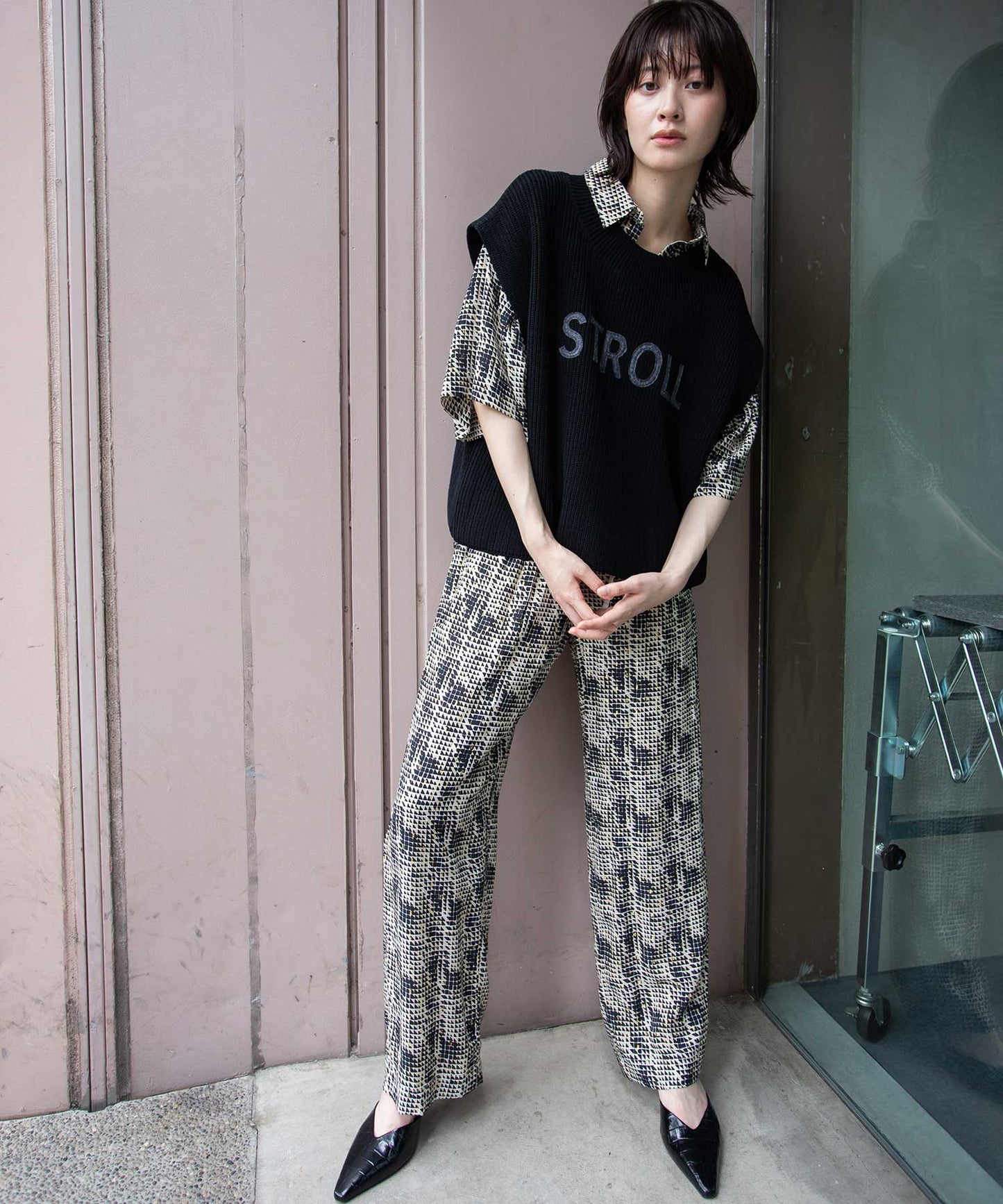 7GG片畦編みニットロゴ刺繍ジレ