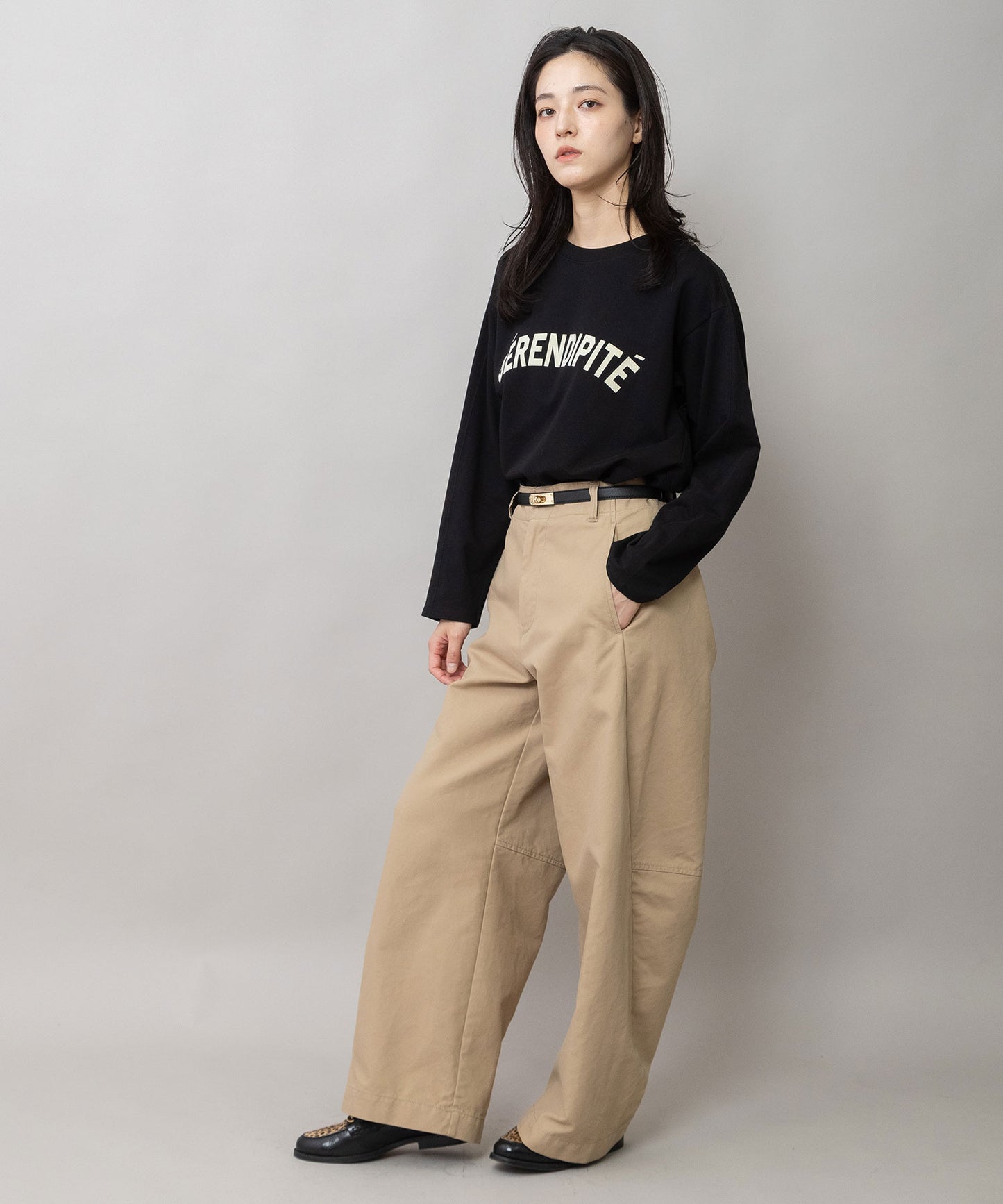 ロゴプリント ラウンドヘムロングTシャツ