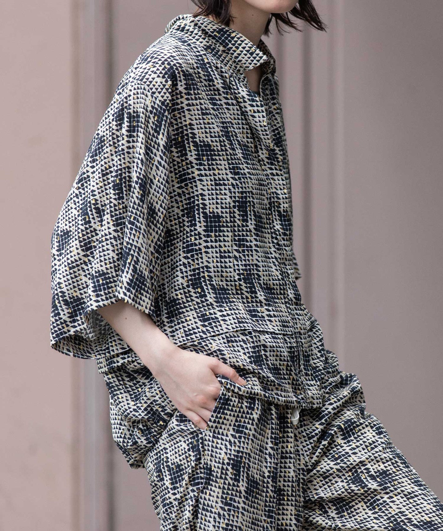 【France】 ジャガードプリントタックシャツ