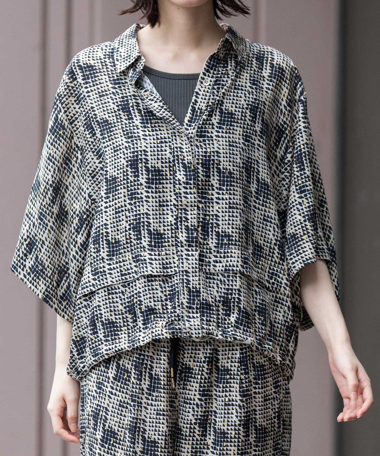 【France】 ジャガードプリントタックシャツ