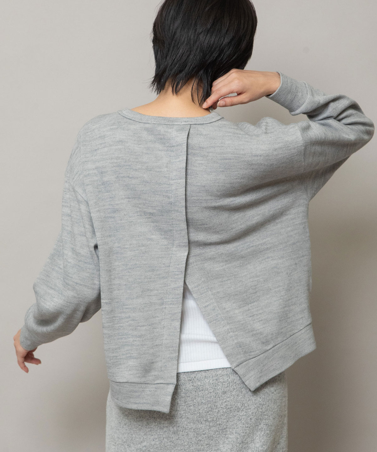 スムースニット×シープパイル バックスリットプルオーバー