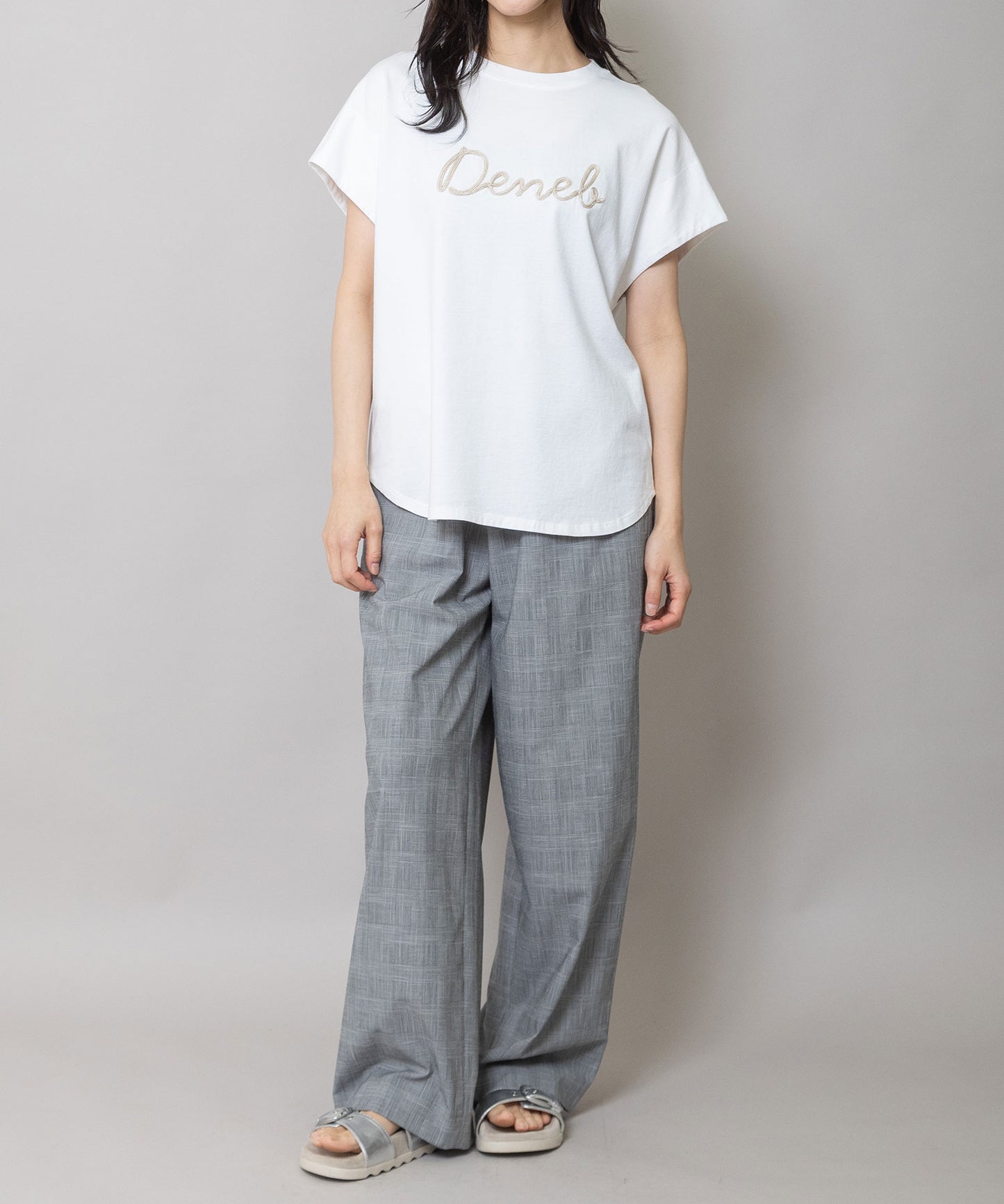 ロゴ刺繍Tシャツ