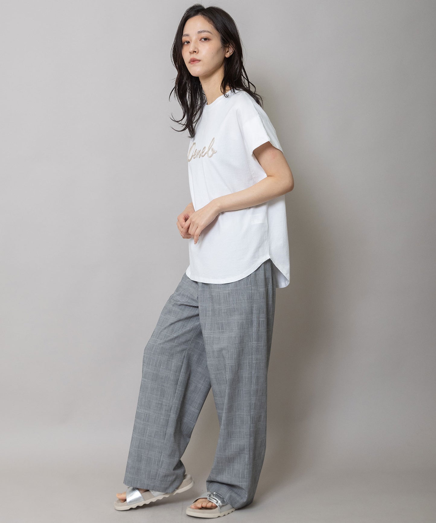 ロゴ刺繍Tシャツ