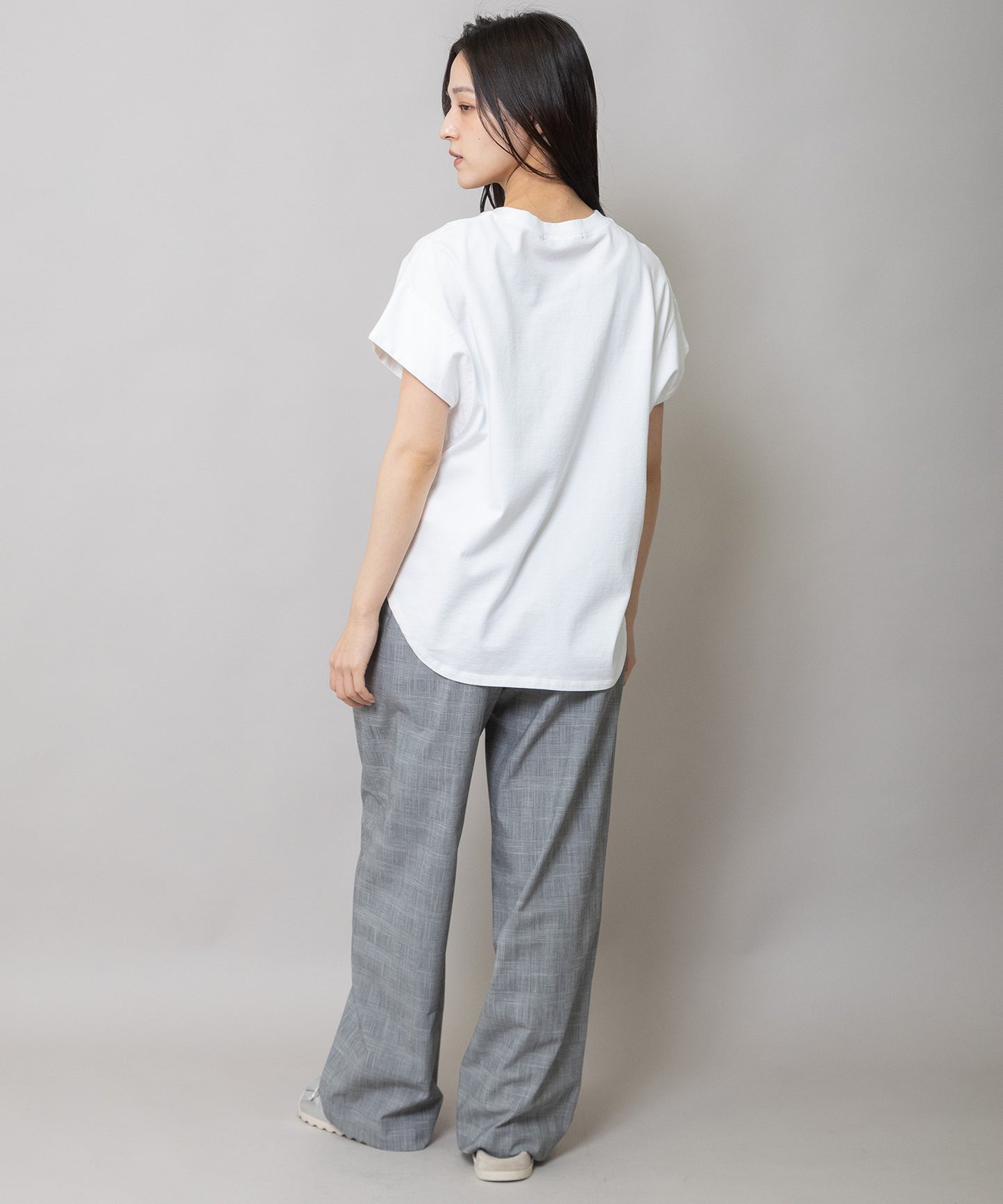 ロゴ刺繍Tシャツ