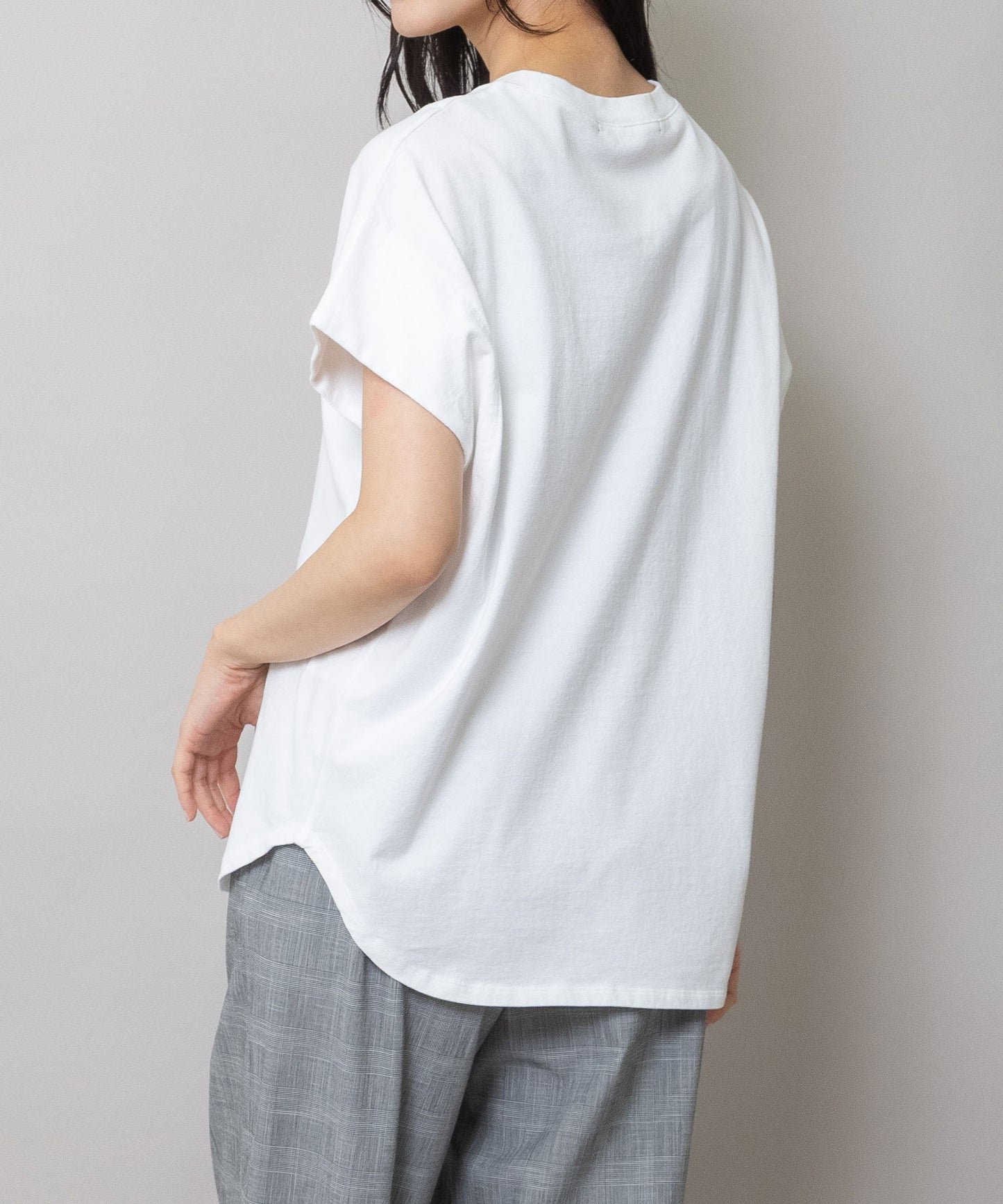 ロゴ刺繍Tシャツ