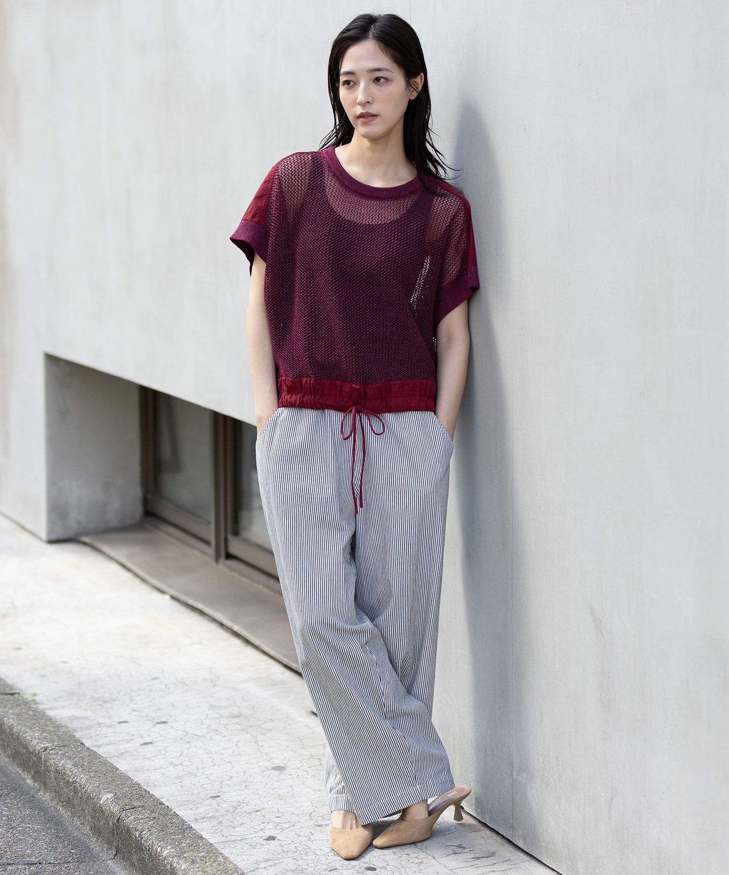 スカシ編みニット×タフタドッキングショートプルオーバー