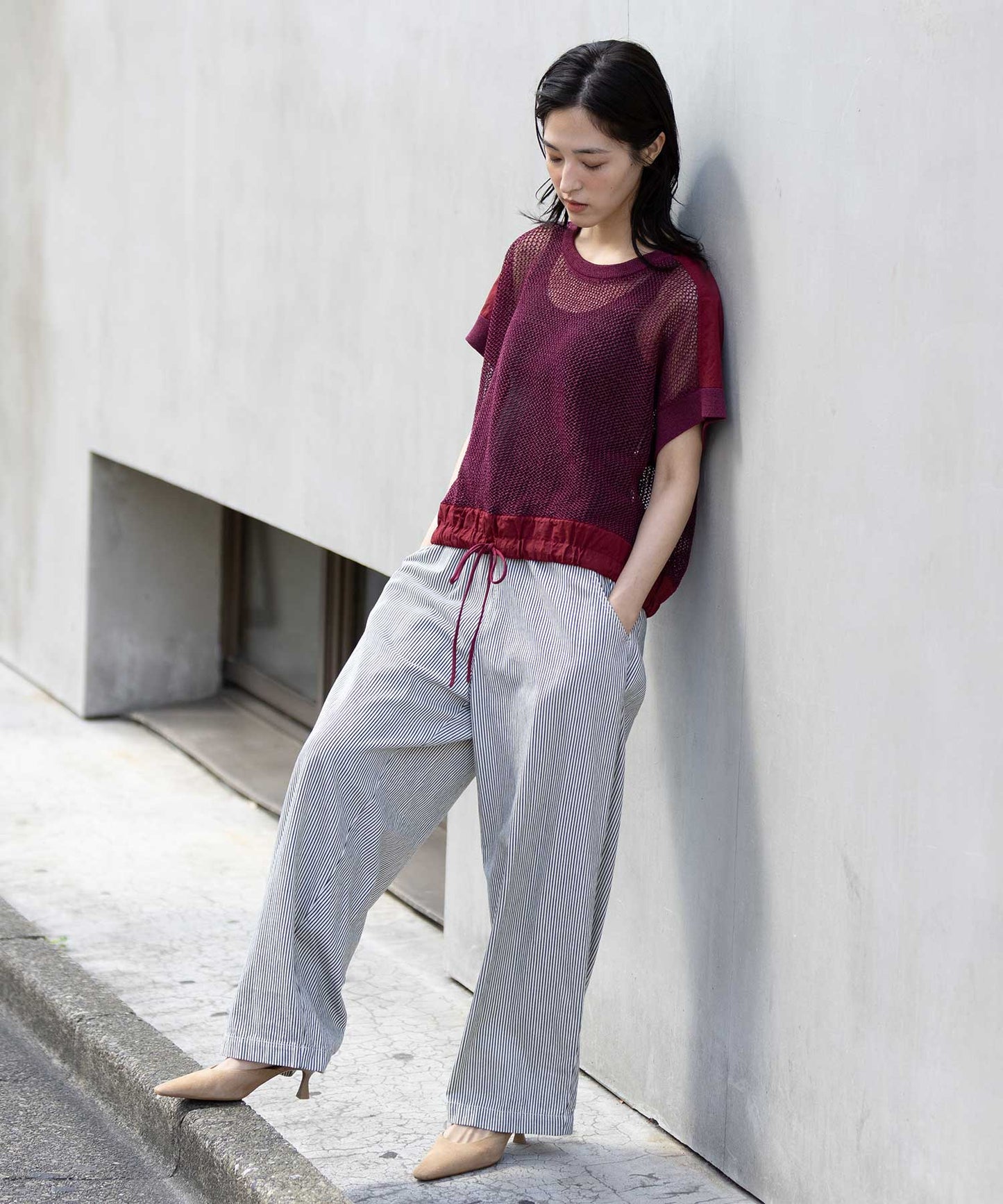 スカシ編みニット×タフタドッキングショートプルオーバー