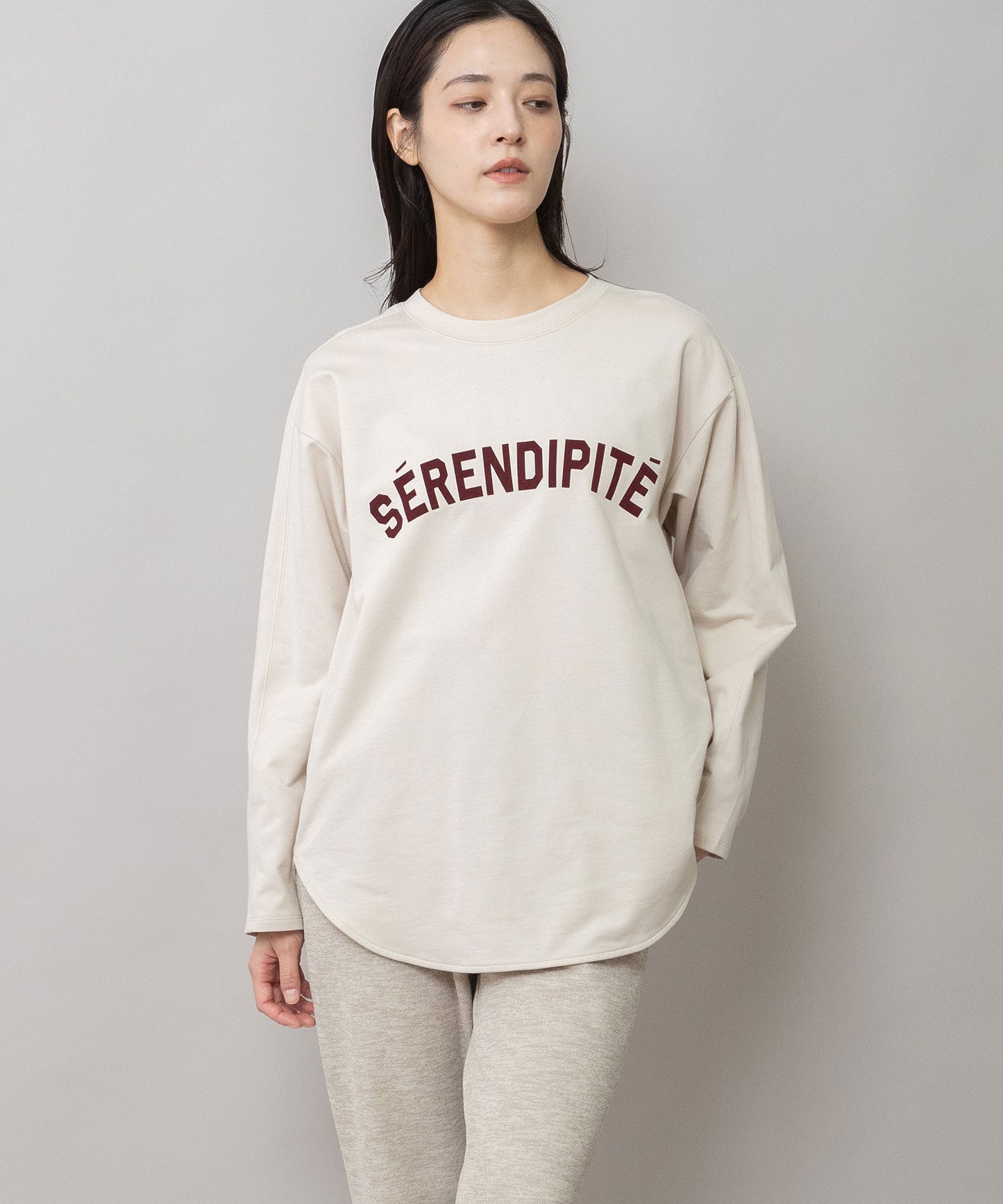 ロゴプリント ラウンドヘムロングTシャツ