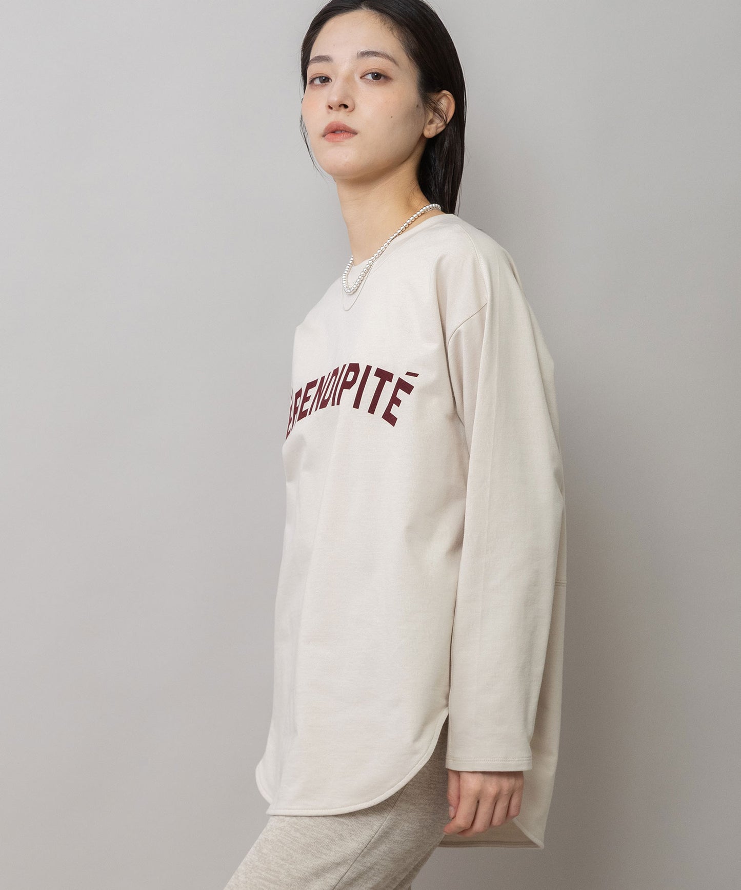 ロゴプリント ラウンドヘムロングTシャツ