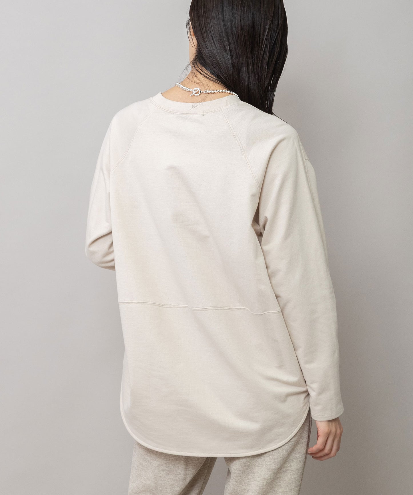 ロゴプリント ラウンドヘムロングTシャツ