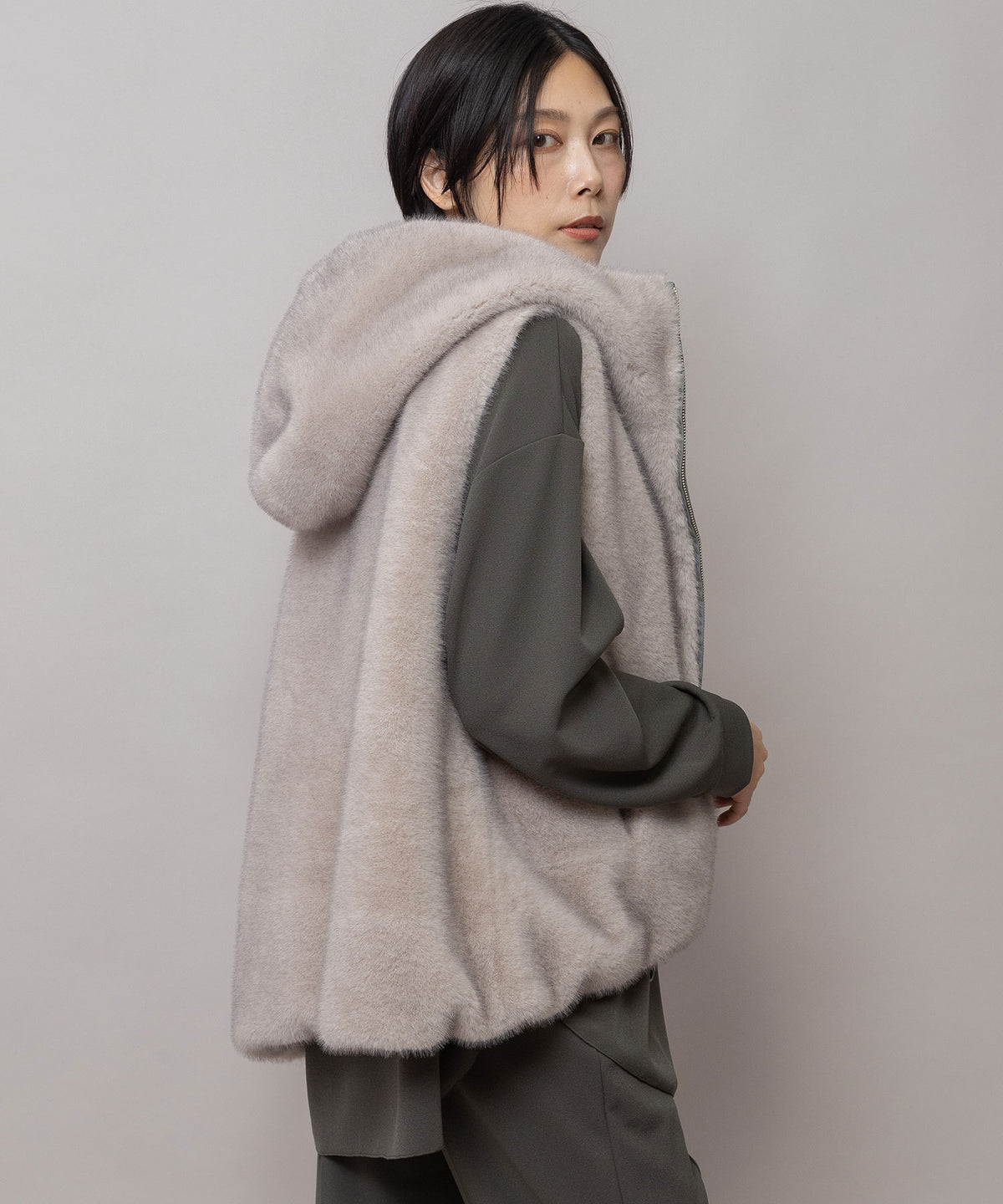 フェイクミンク×ナイロンツイル リバーシブルベスト