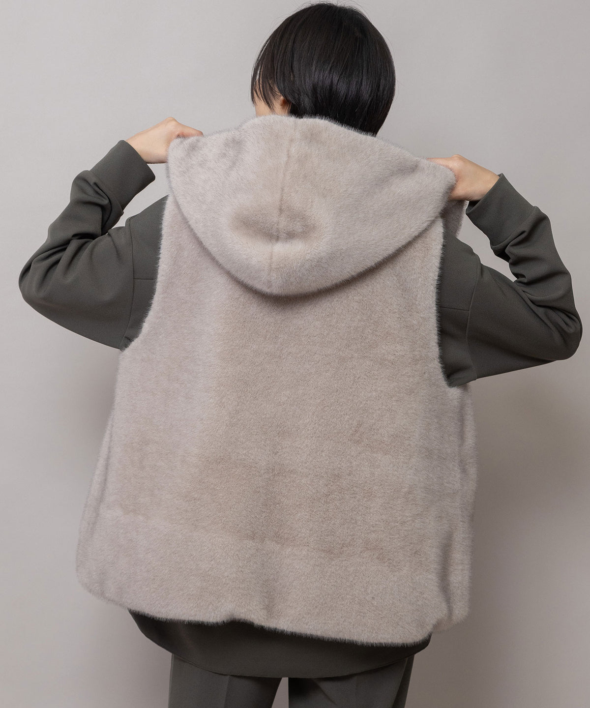 フェイクミンク×ナイロンツイル リバーシブルベスト