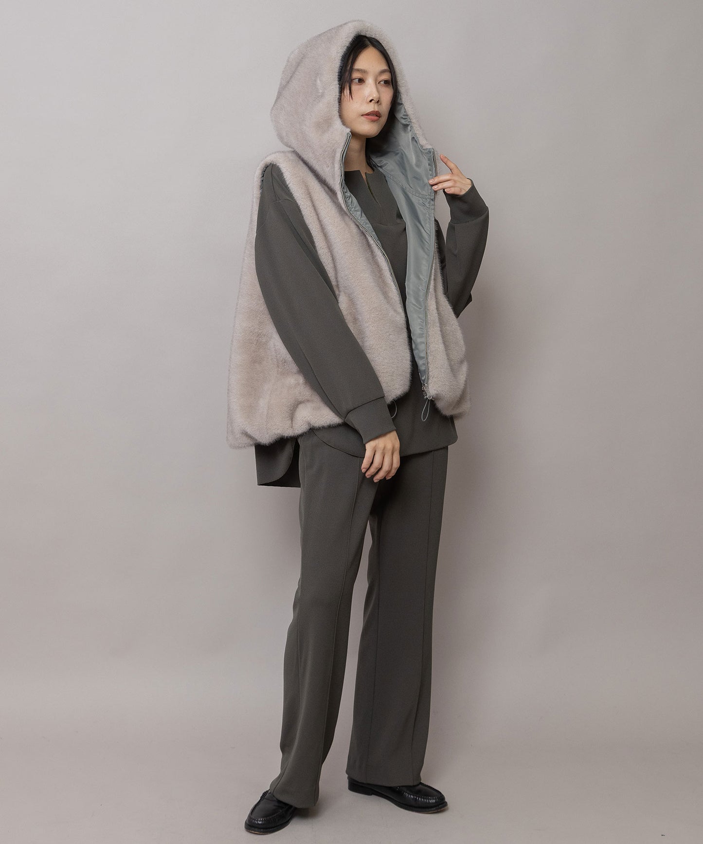 フェイクミンク×ナイロンツイル リバーシブルベスト