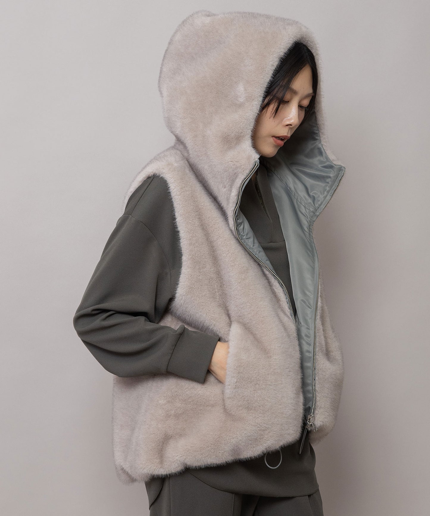 フェイクミンク×ナイロンツイル リバーシブルベスト