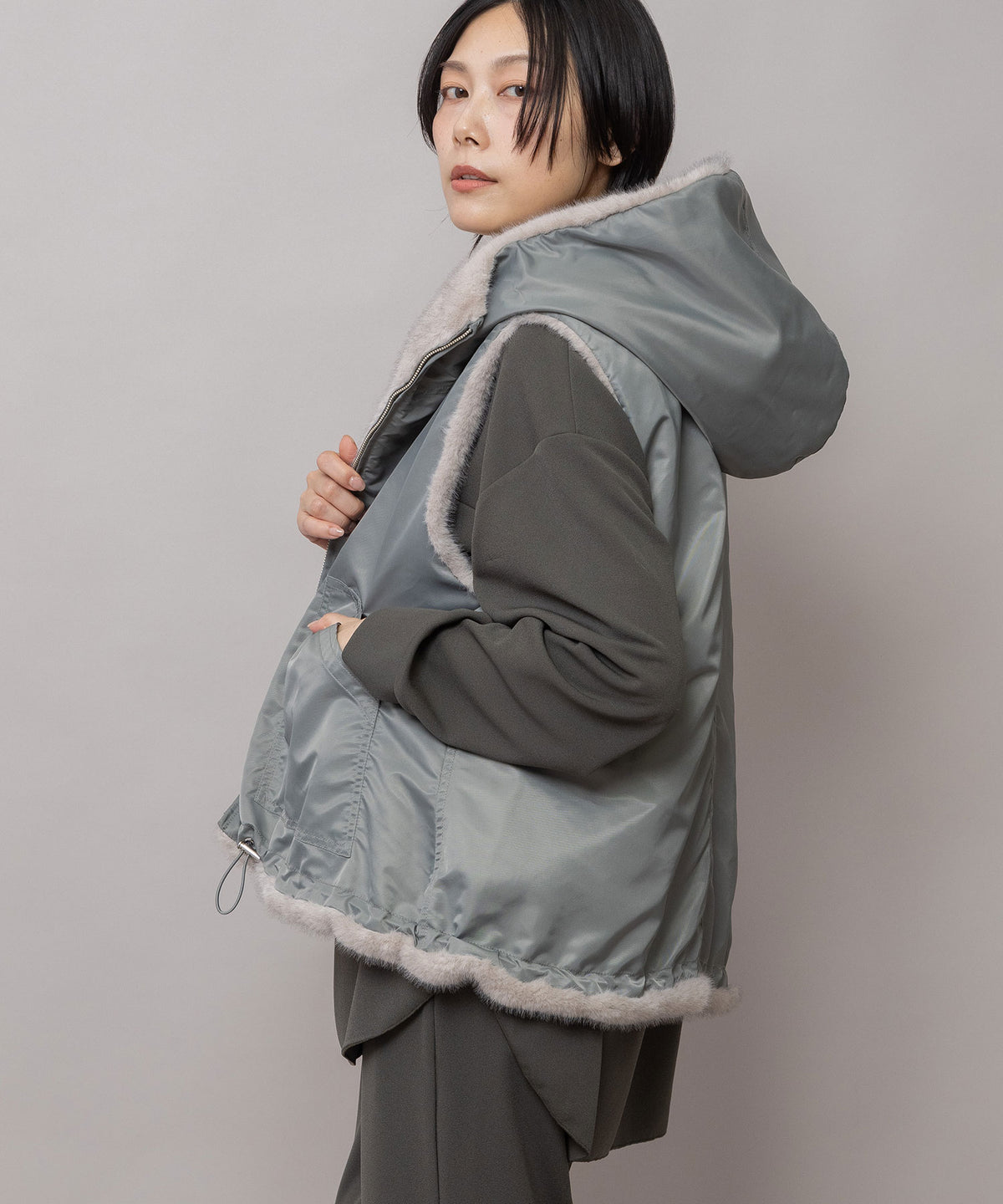 フェイクミンク×ナイロンツイル リバーシブルベスト