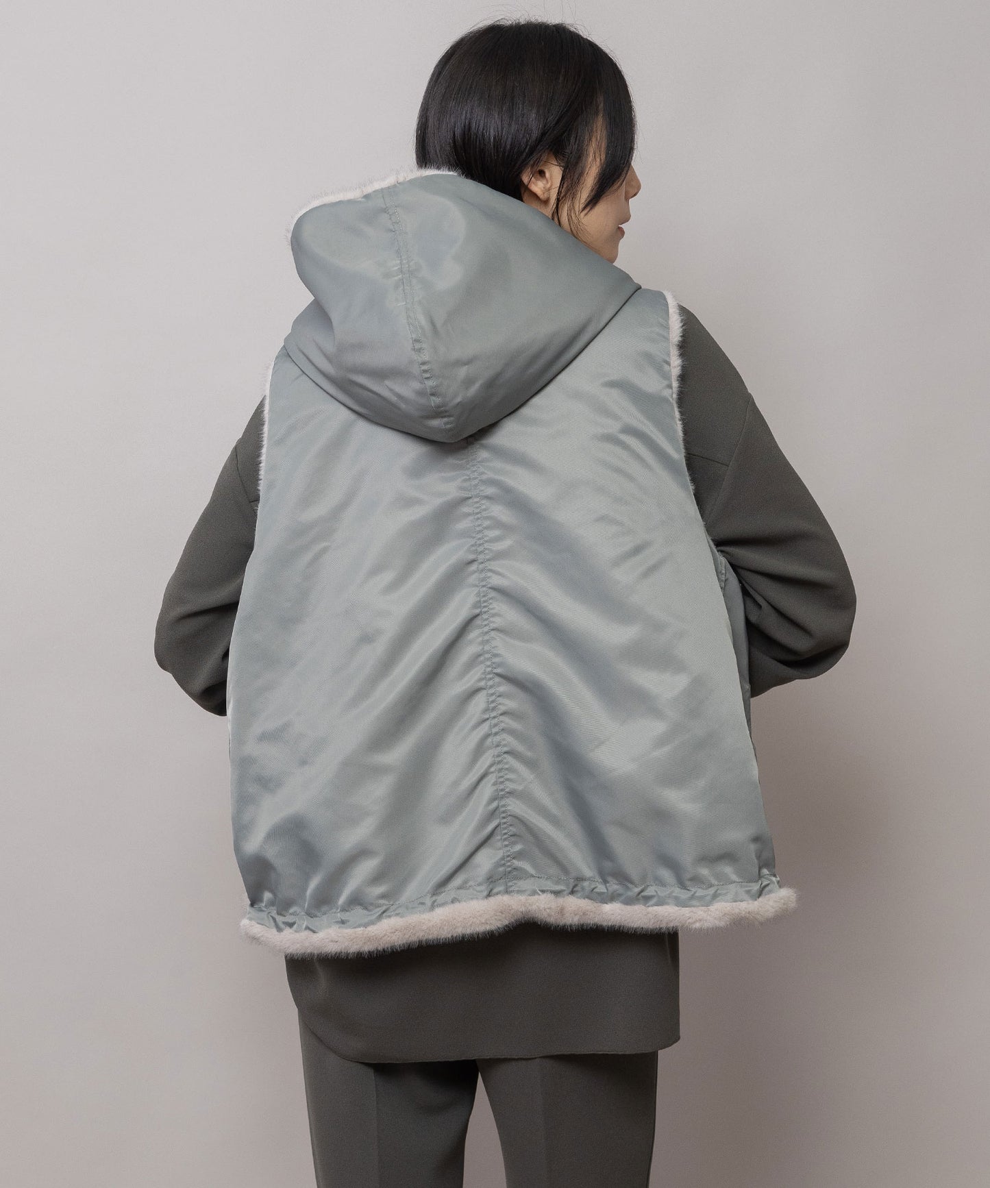 フェイクミンク×ナイロンツイル リバーシブルベスト