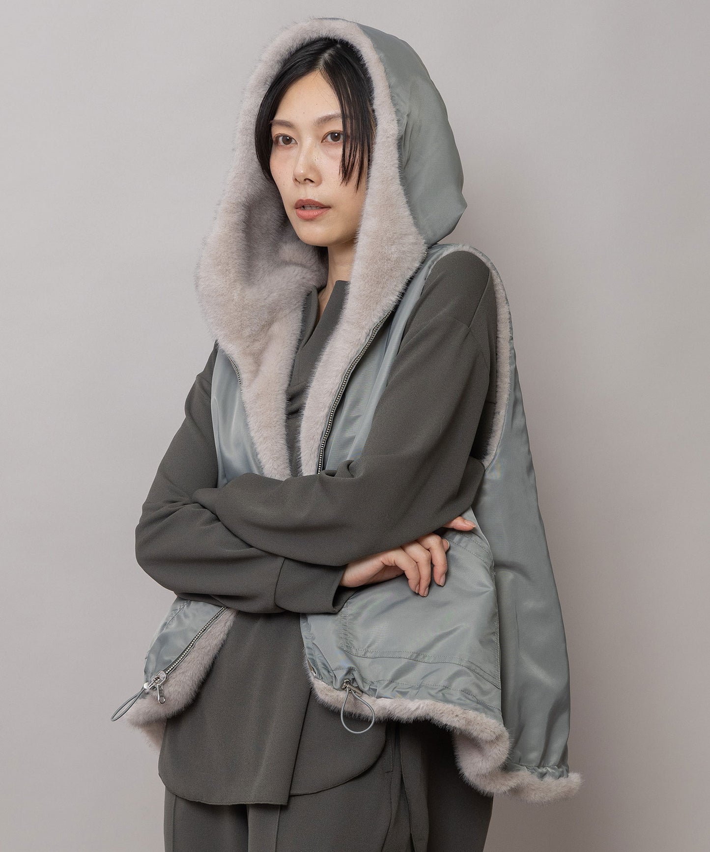 フェイクミンク×ナイロンツイル リバーシブルベスト